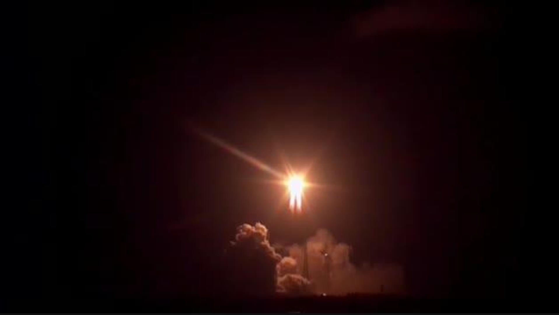 China lanza con éxito su misión a la Luna