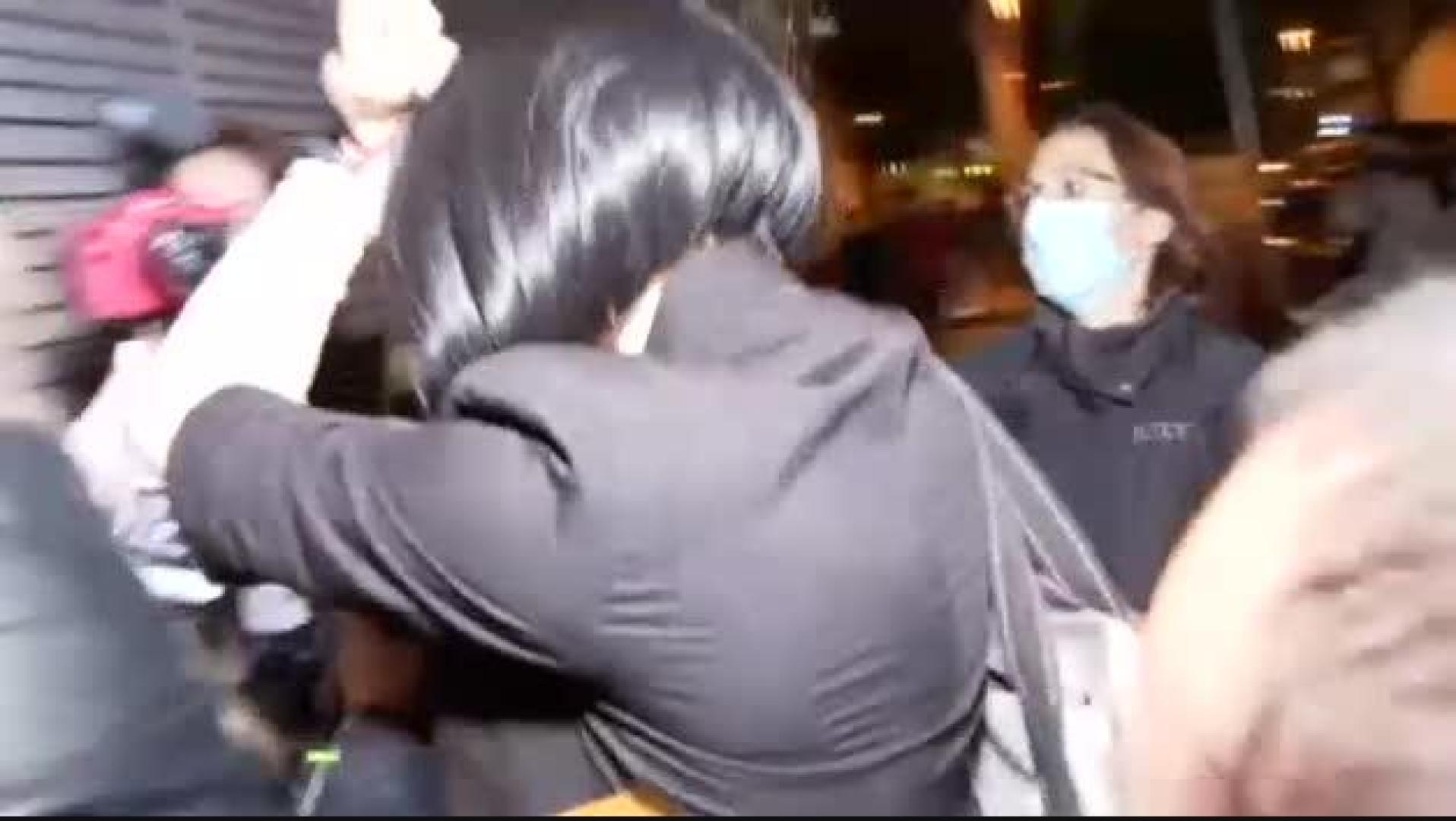Detenida la mujer de Mainat por asaltar la casa de verano del productor