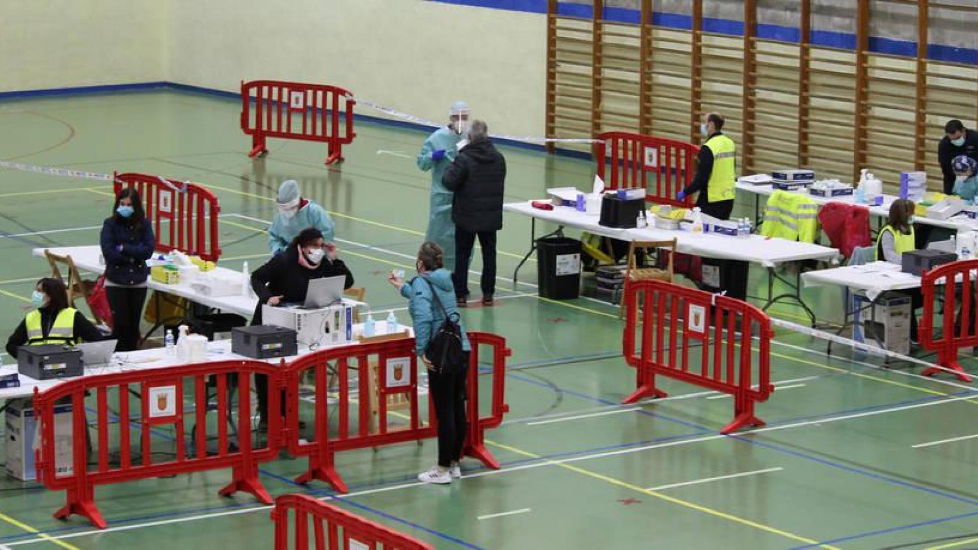 Sanitarios realizan el cribado masivo en Viana