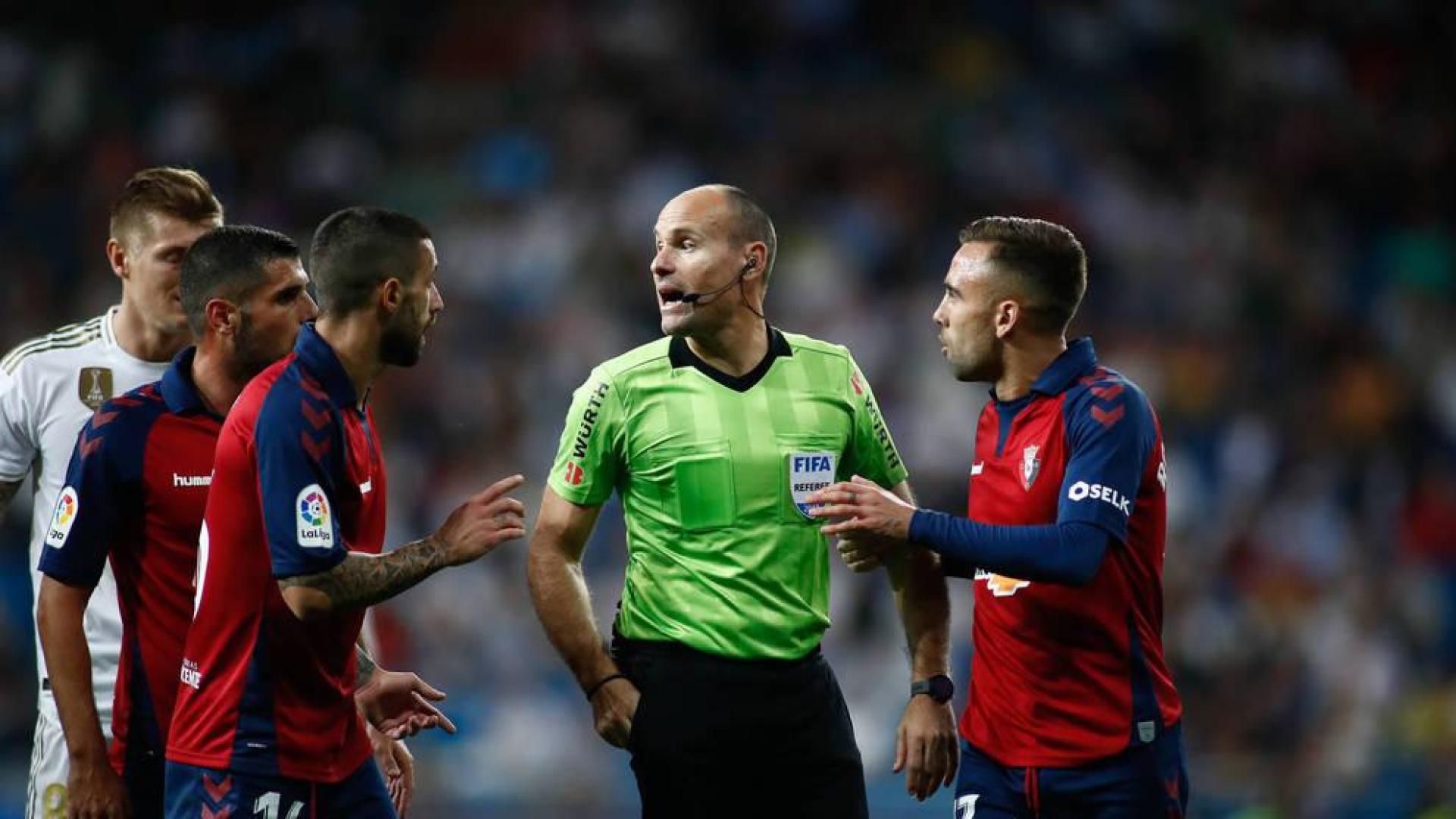 Mateu Lahoz arbitrará el Barcelona-Osasuna