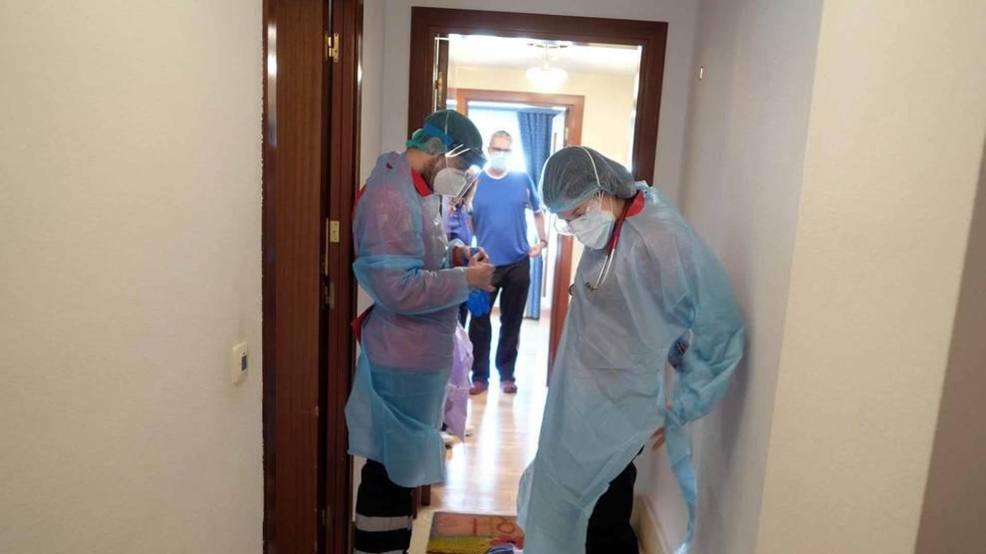 Hospitalización a domicilio, la gran desconocida frente a la covid: así trabaja uno de sus equipos