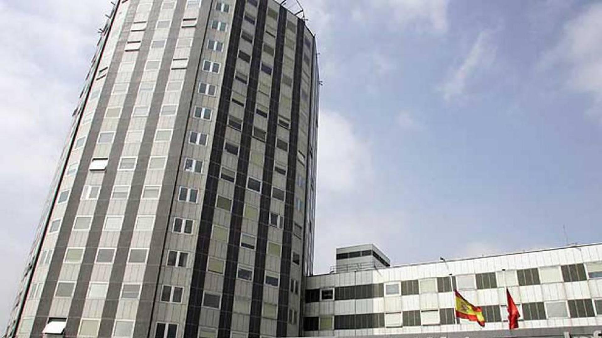 Un hombre se lanza con su bebé desde una ventana tras discutir con su mujer