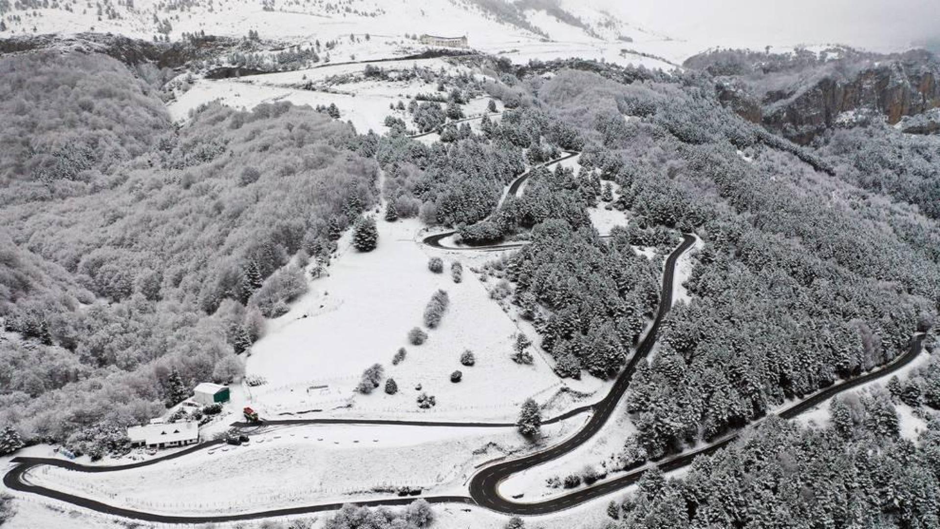 Municipios del Pirineo navarro amanecen con la primera nevada de la temporada