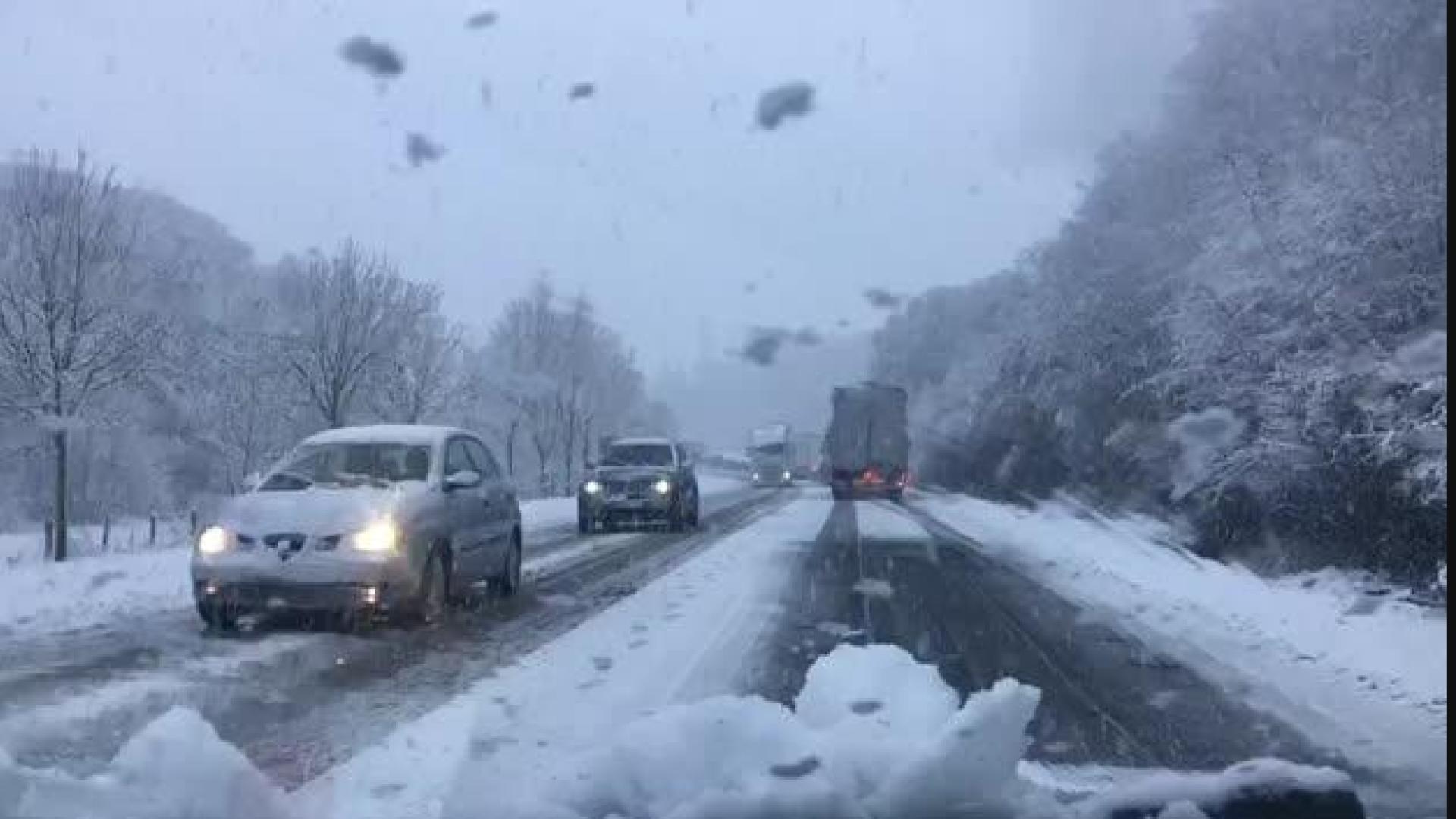 Nieve en la N-121-A, a la altura de las Ventas de Arraitz