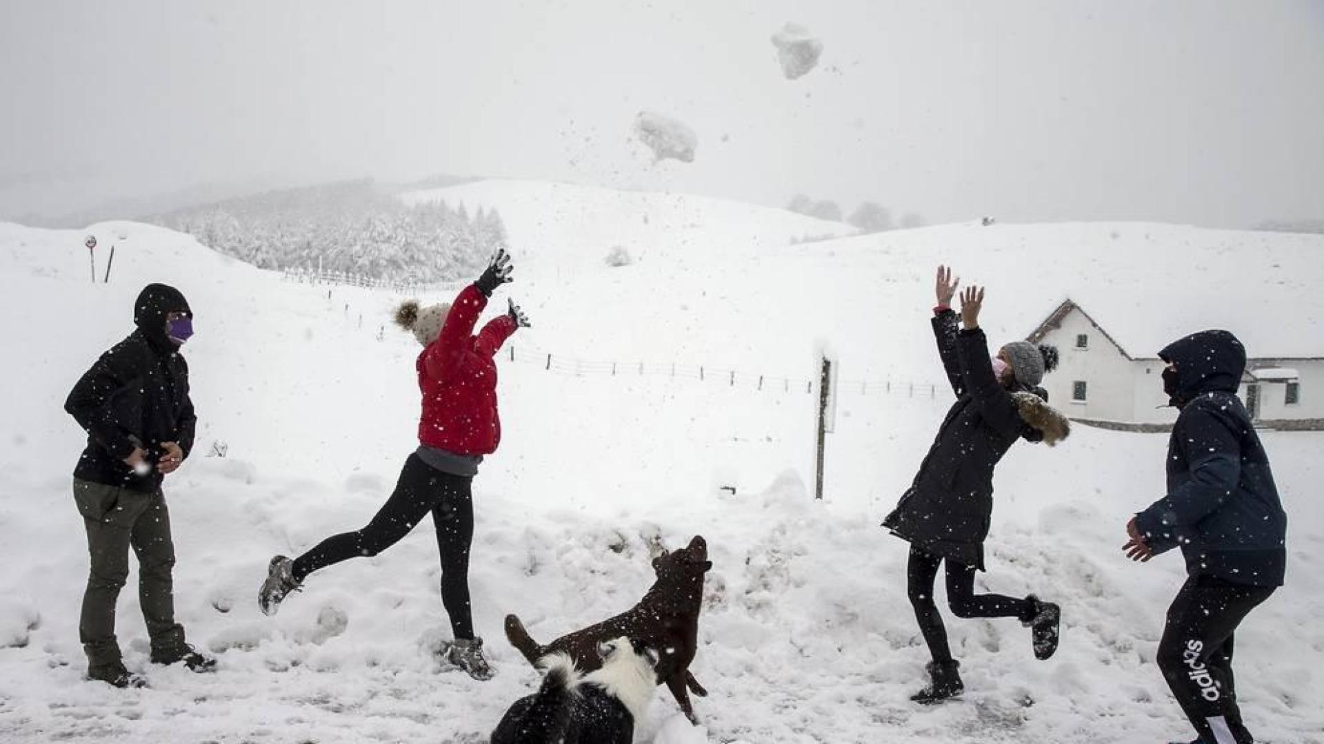 Fotos de Burguete, Roncesvalles y Espinal nevados tras la copiosa nevada