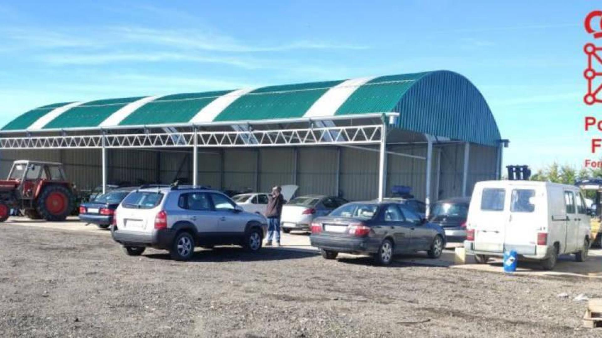 Denunciado un taller de vehículos sin licencia y con trabajadores sin contrato