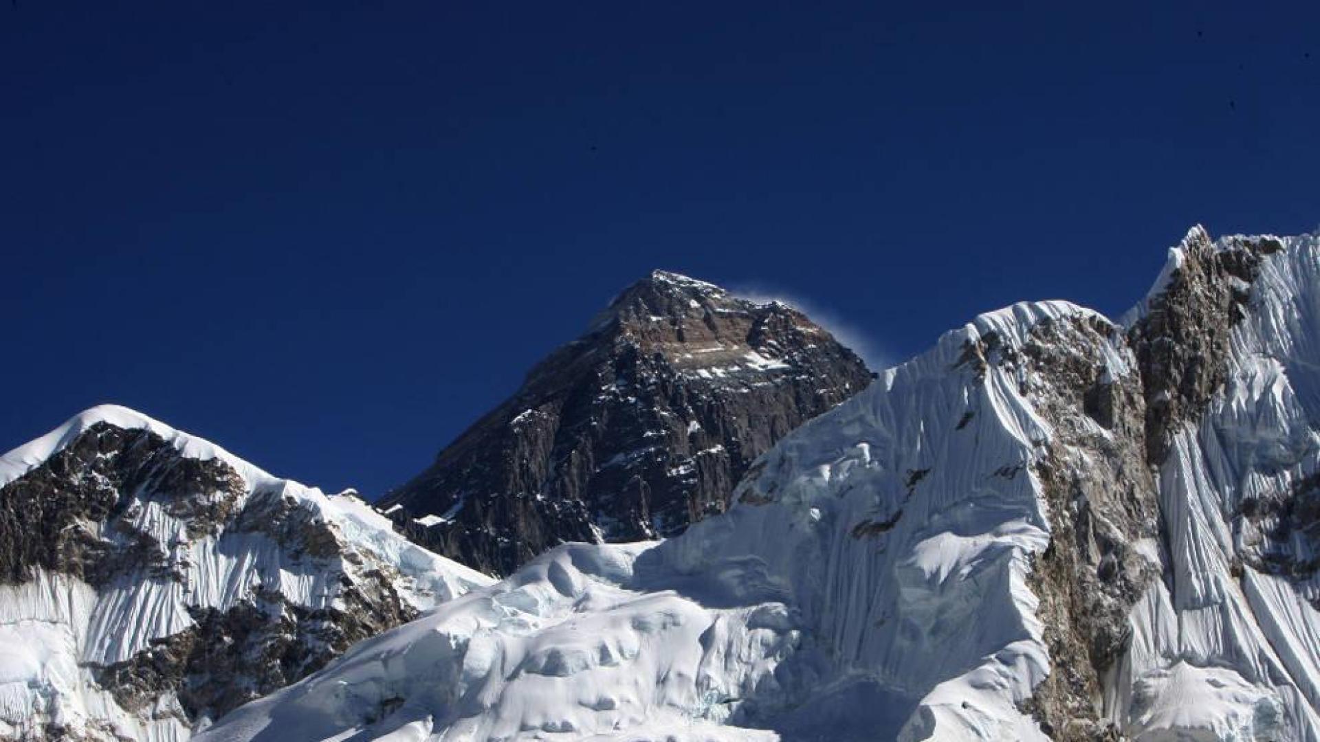El Everest, con excrementos y sin escobilla