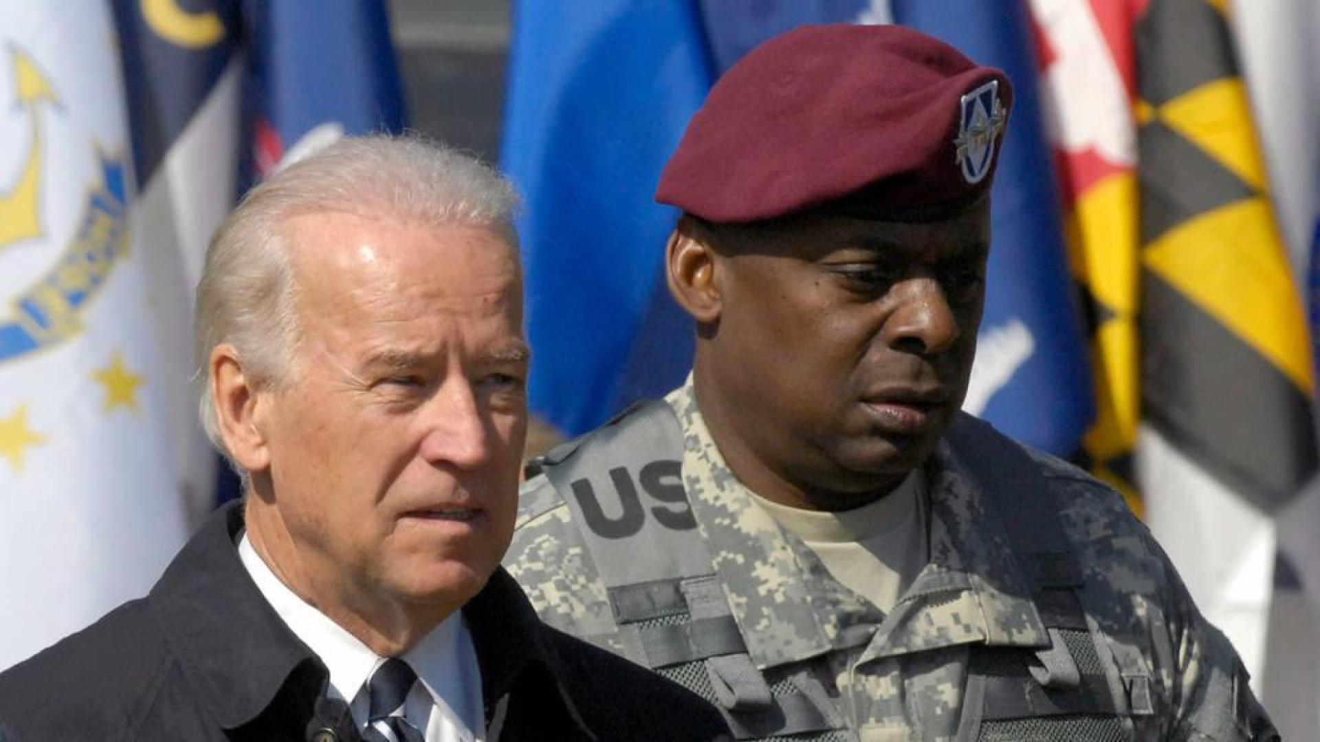 Biden planea nominar a un general afroamericano como jefe del Pentágono