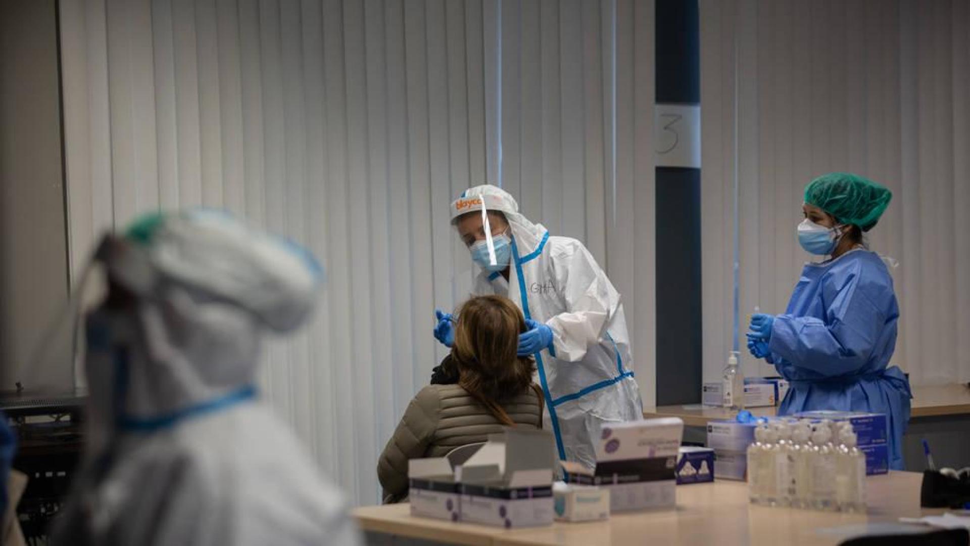 Sanidad notifica 17.681 nuevos casos y 394 muertes el fin de semana