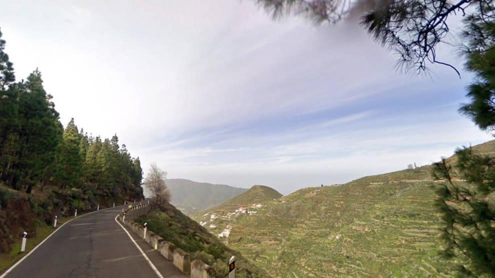 Fallecen cuatro personas al precipitarse un vehículo por un barranco en Gáldar