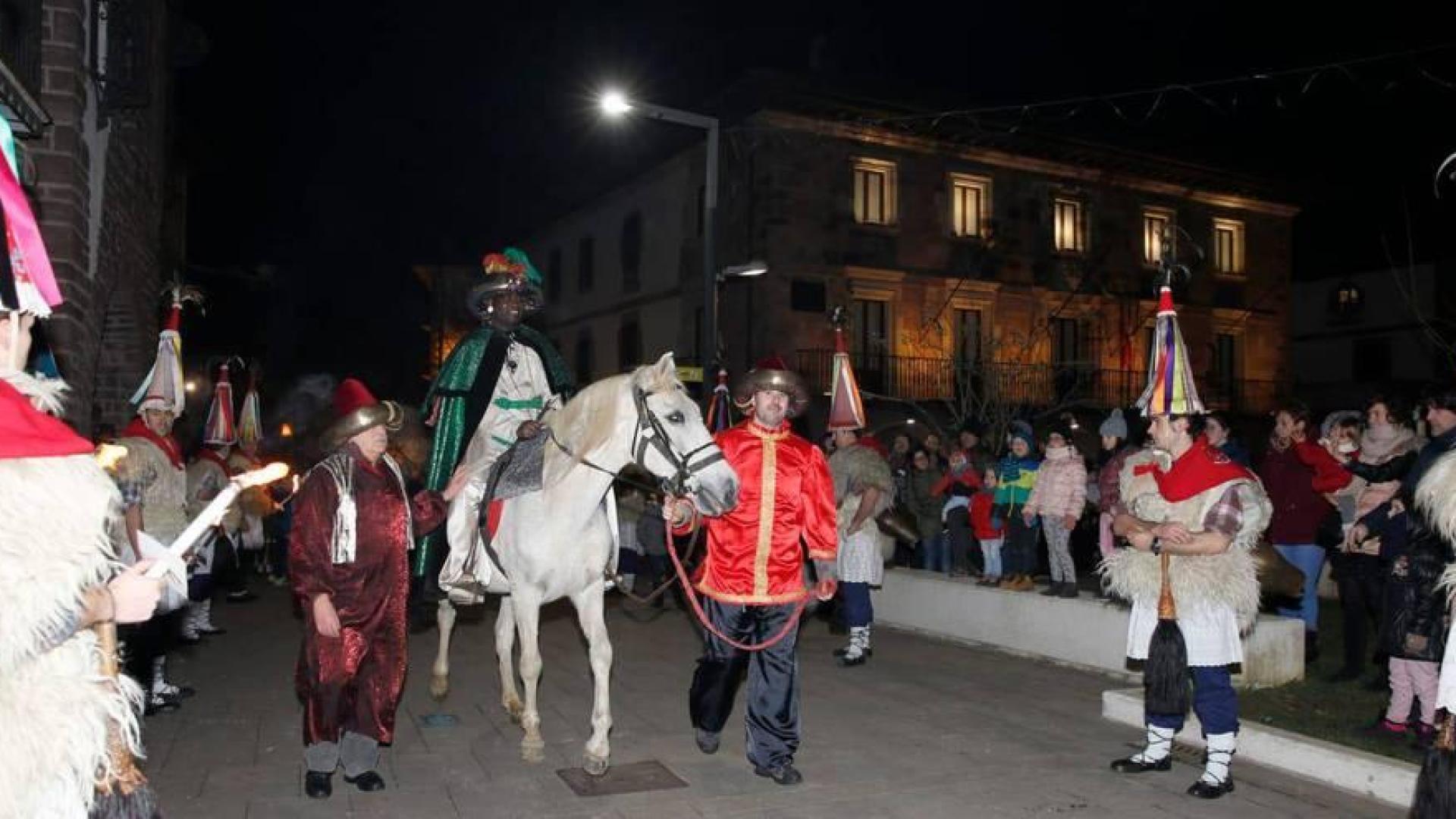 Fotos de las cabalgatas de los Reyes Magos en la Zona Norte 2019