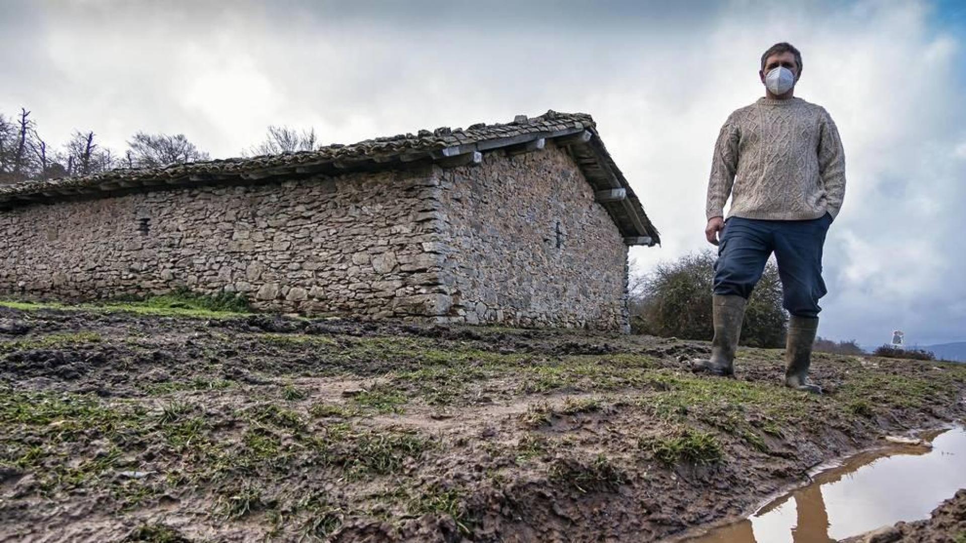 Imágenes de la Sierra de Lóquiz donde hasta 20 vehículos subieron y causaron estragos en caminos y terrenos para pasto.