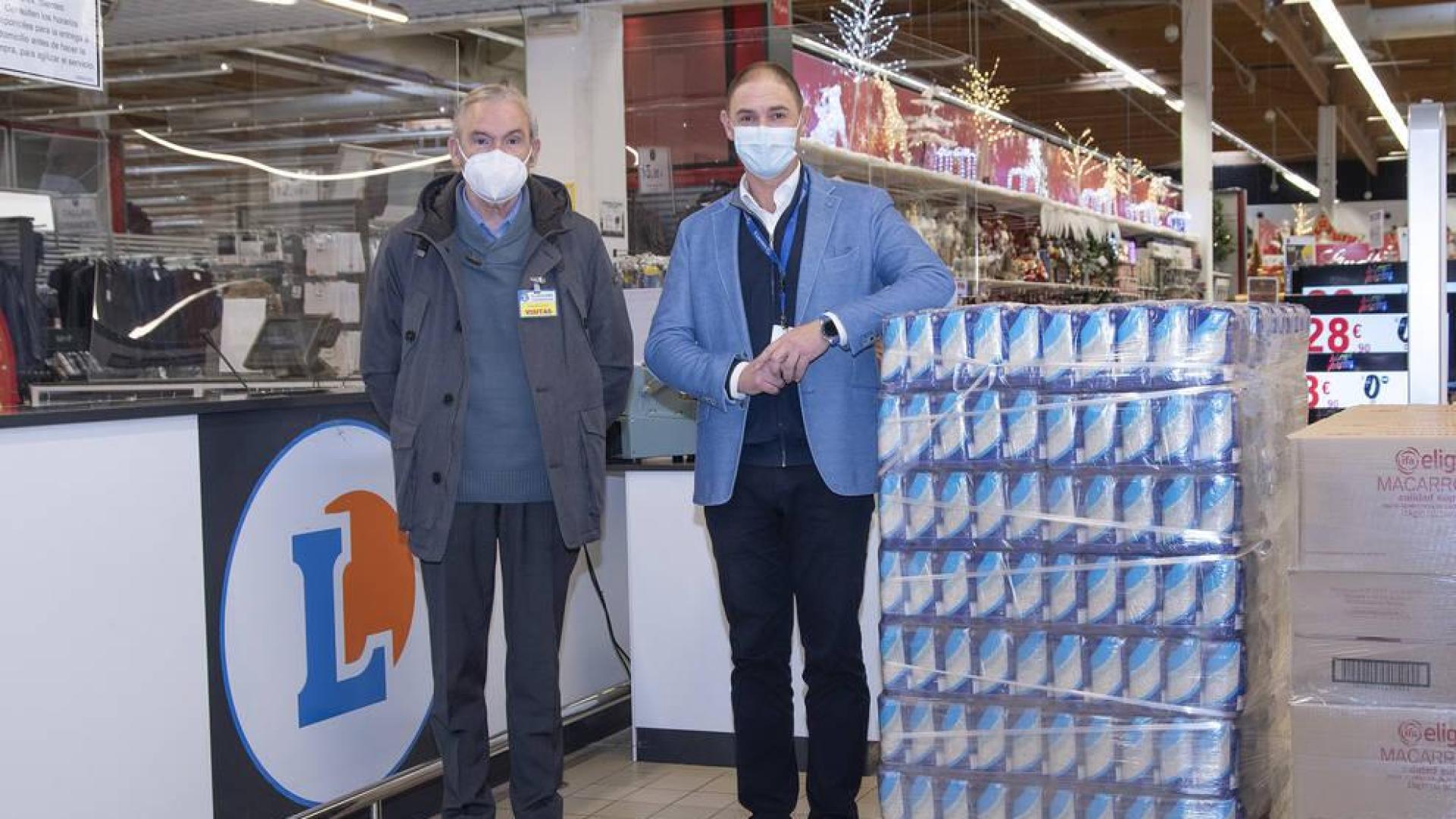 Ramón Marquina, Director de E.Leclerc Pamplona y Joaquín Fernández Eraso, presidente del Banco de Alimentos de Navarra.