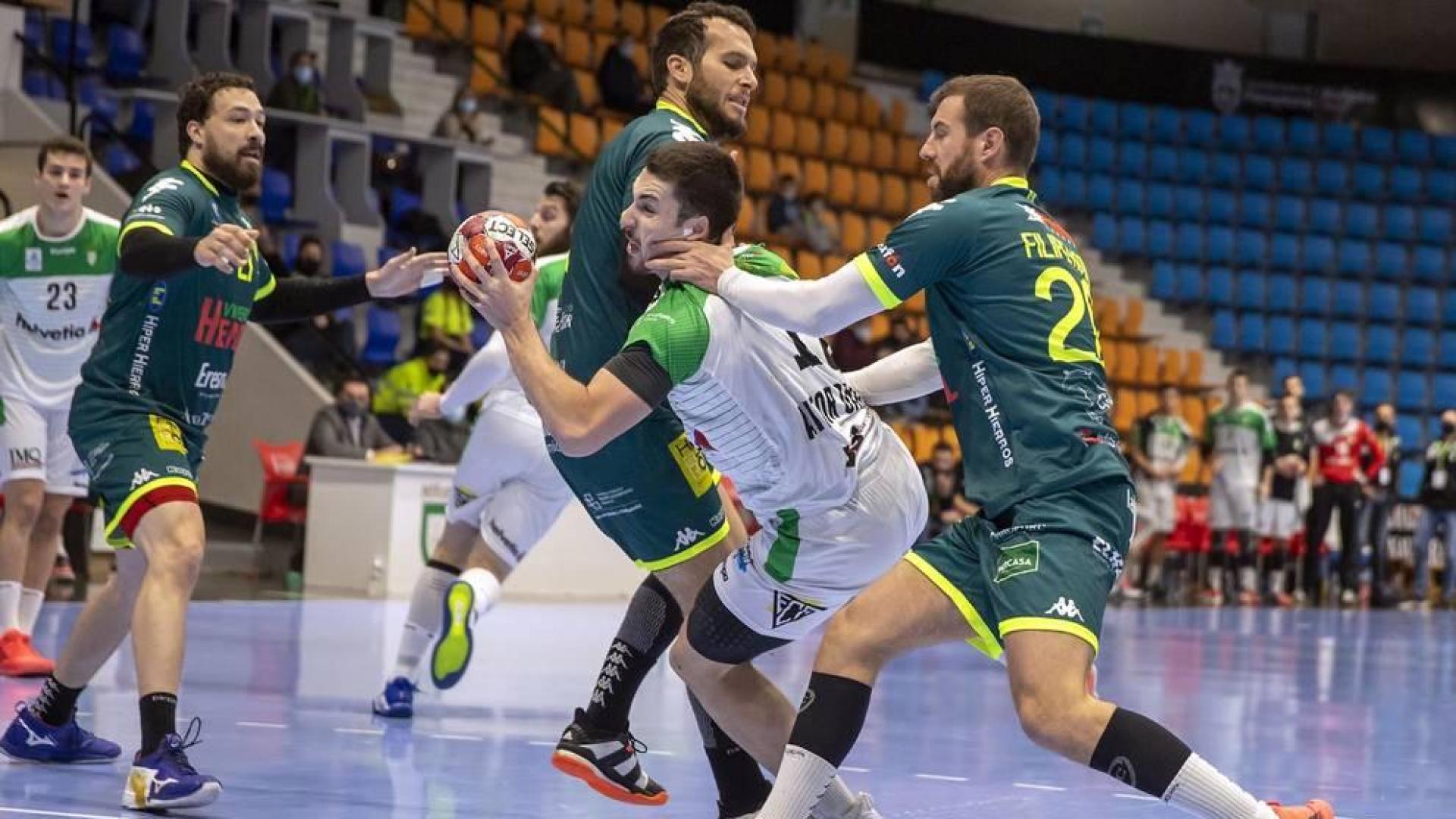 Helvetia Anaitasuna ha ganado 30-25 a Viveros Herol Nava, su cuarta victoria consecutiva que le coloca en sexta posición de la Liga Sacyr Asobal.
