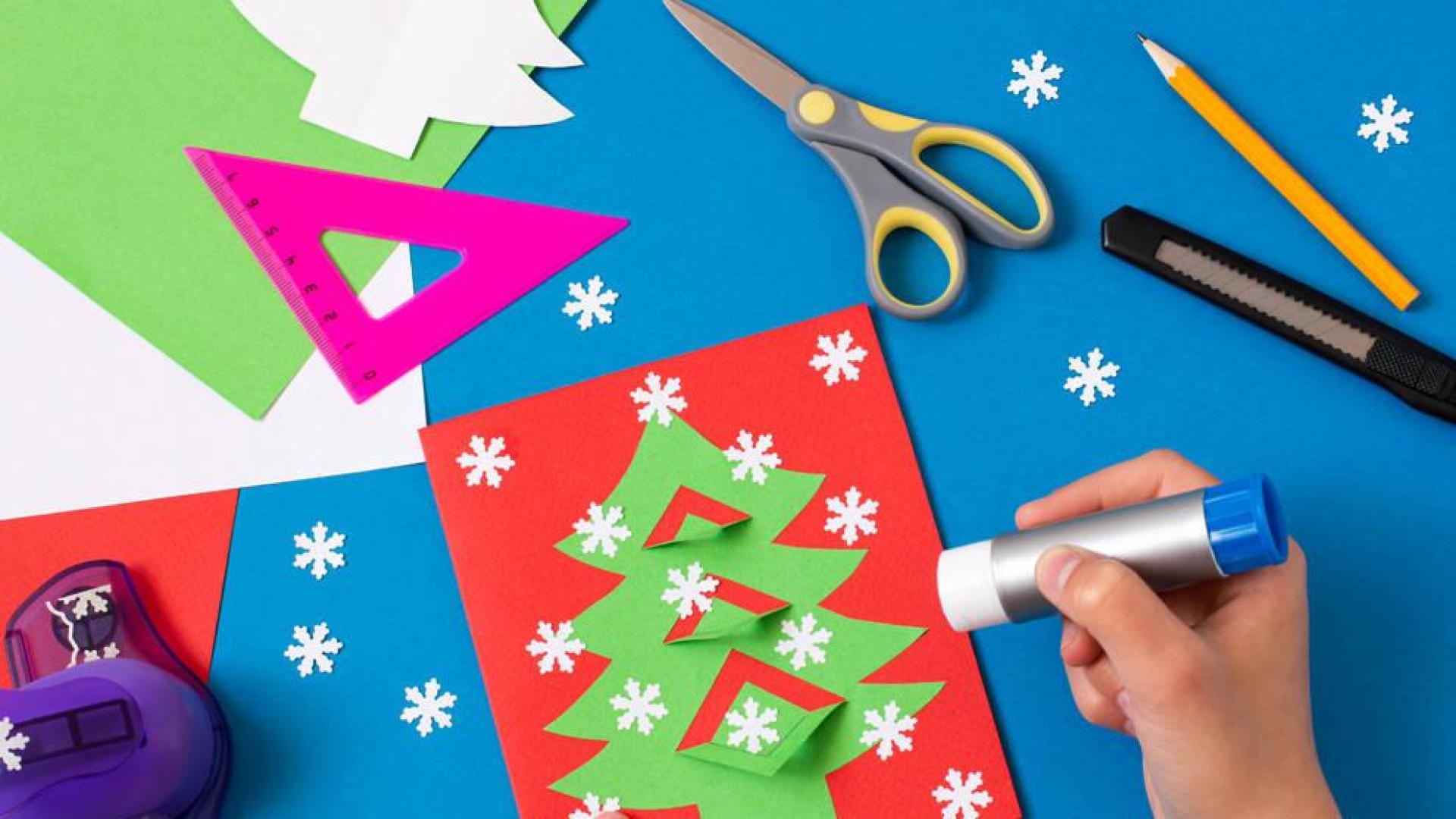 Fotografía de postales navideñas artesanales.
