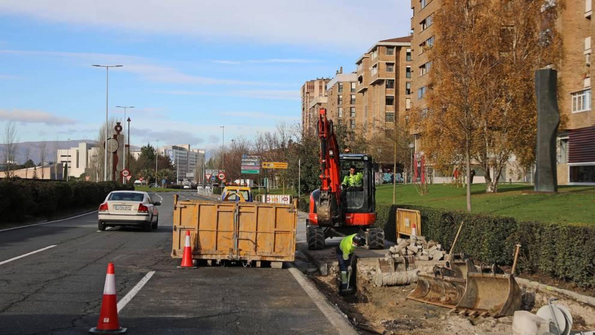 Obras para el paso de peatones en la avenida de Navarra