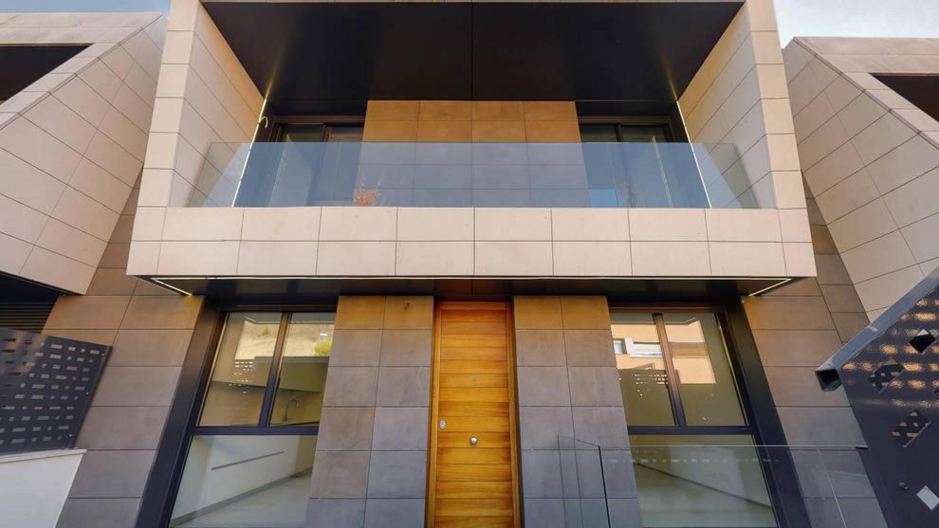 A la venta este exclusivo y moderno chalet adosado