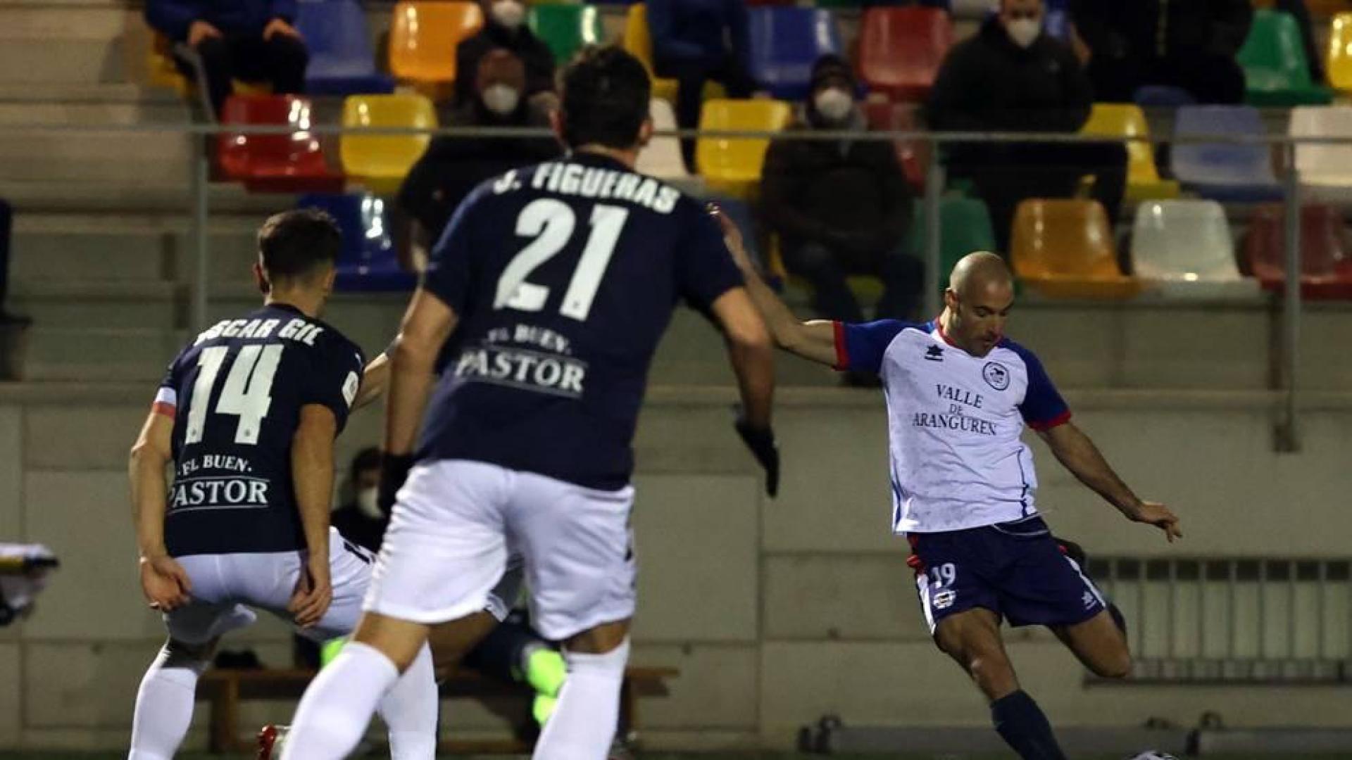 Imágenes del partido de primera ronda de la Copa del Rey disputado entre la Mutilvera y el Racing de Santander en Mutilva.