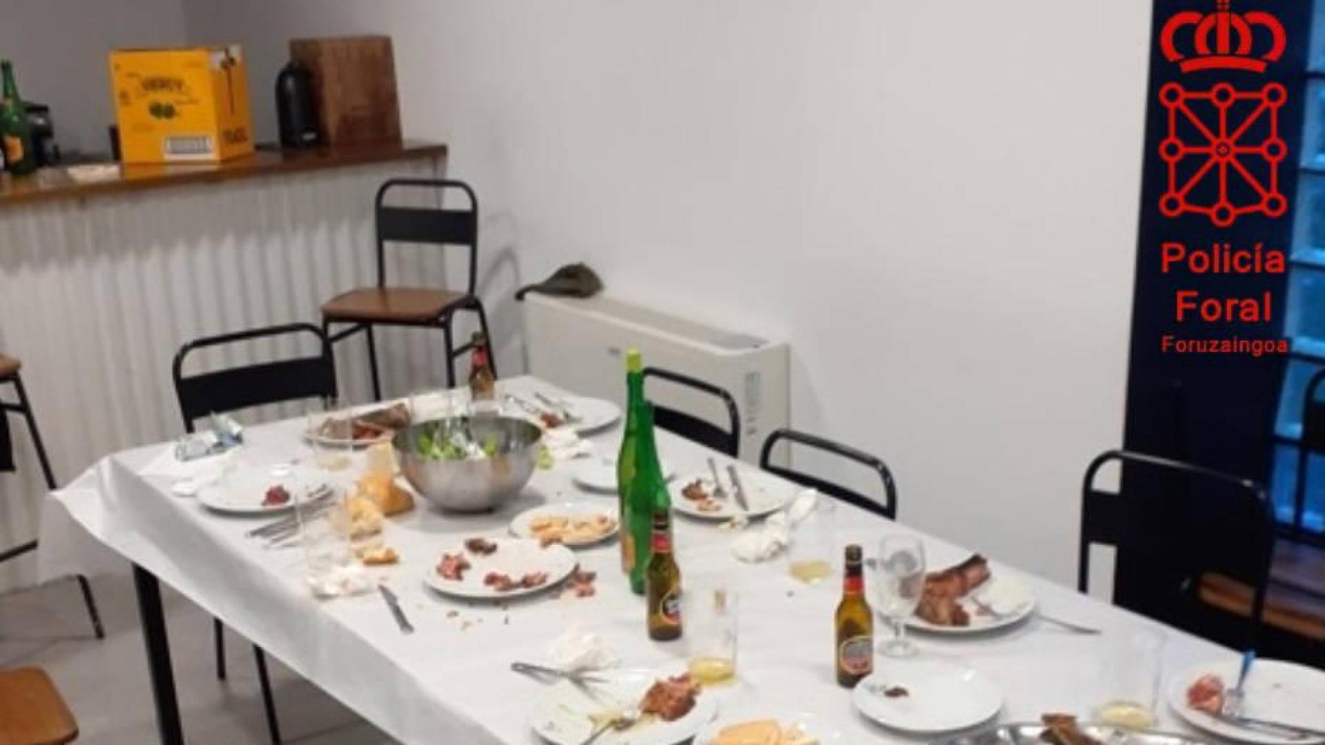 Denunciados 8 jóvenes en la Merindad de Olite por juntarse a cenar en un 'pipote'