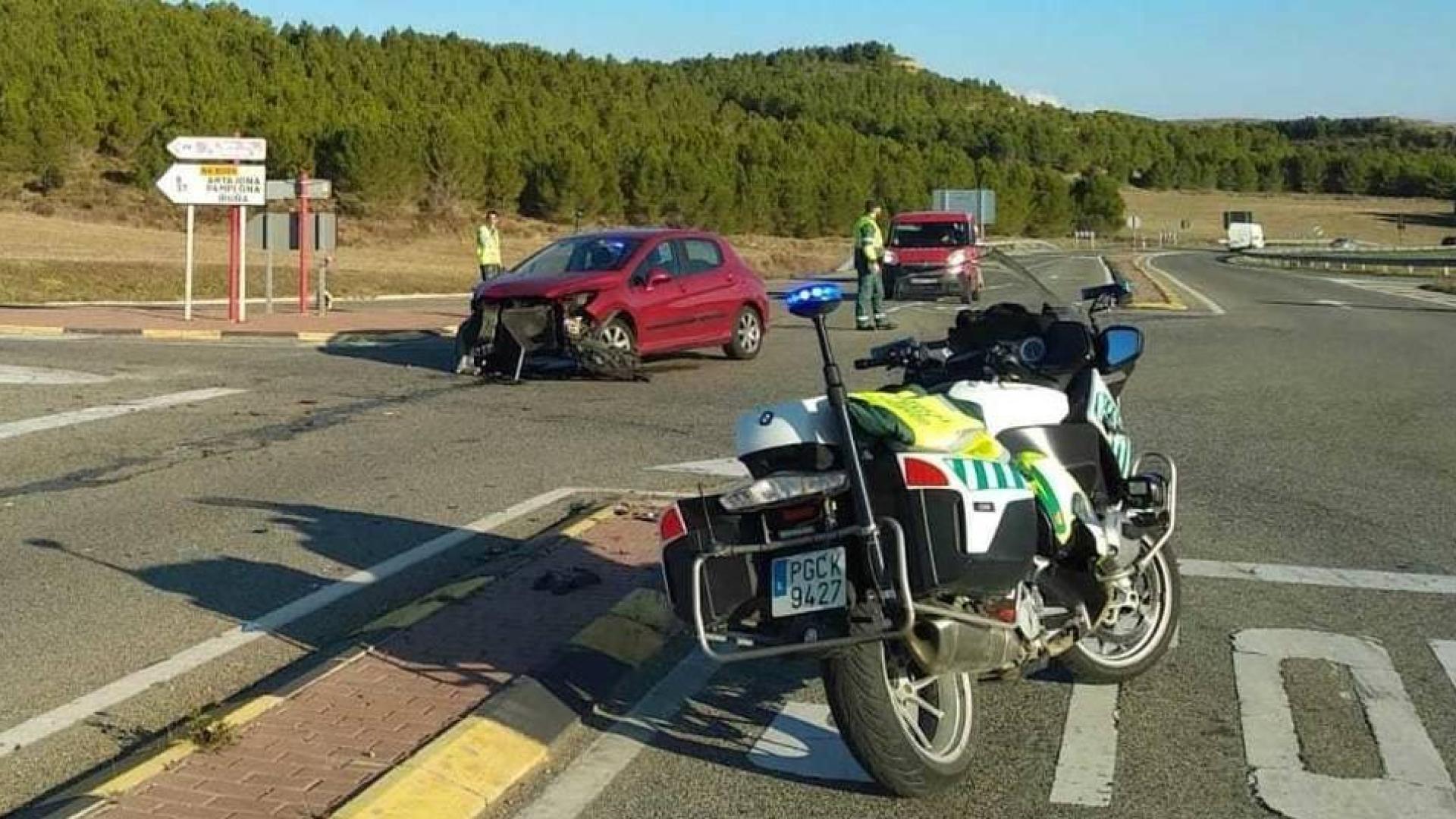 Colisión entre dos vehículos sin heridos en la NA-132, en el cruce de Falces