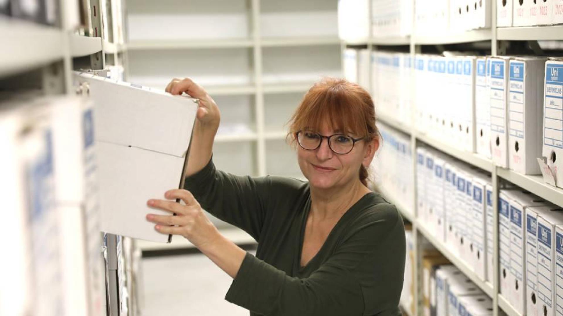 Virginia García Miguel: Más de tres décadas entre archivos y documentos