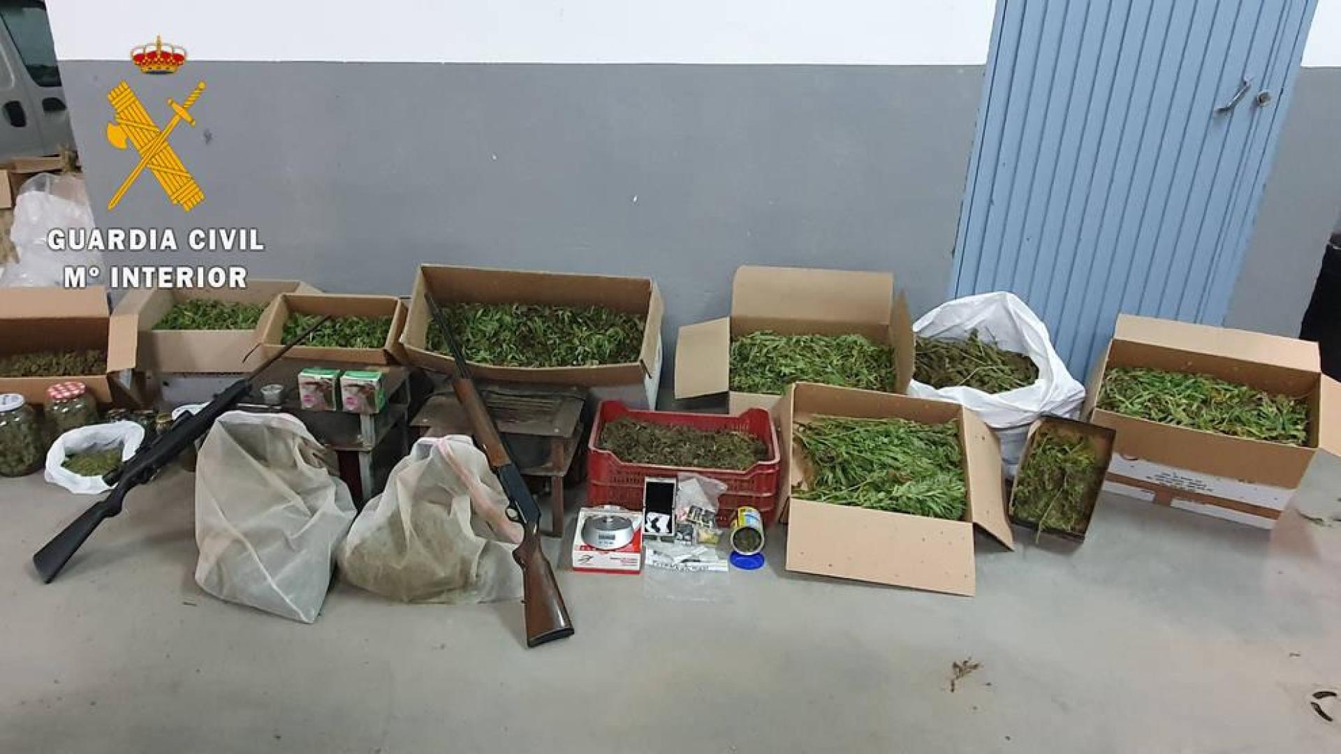 Dos detenidos tras incautar 65 kilos de marihuana en la Ribera