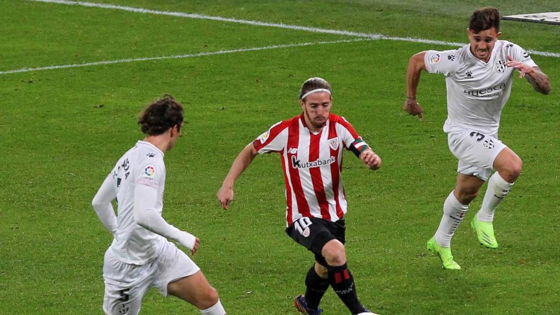 Dos goles del Athletic frente al Huesca dan aire a Garitano