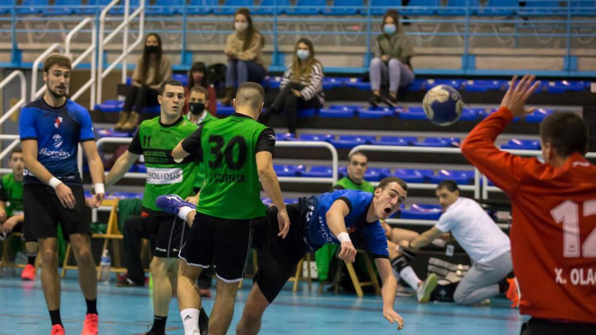 Uharte se lleva un derbi con público