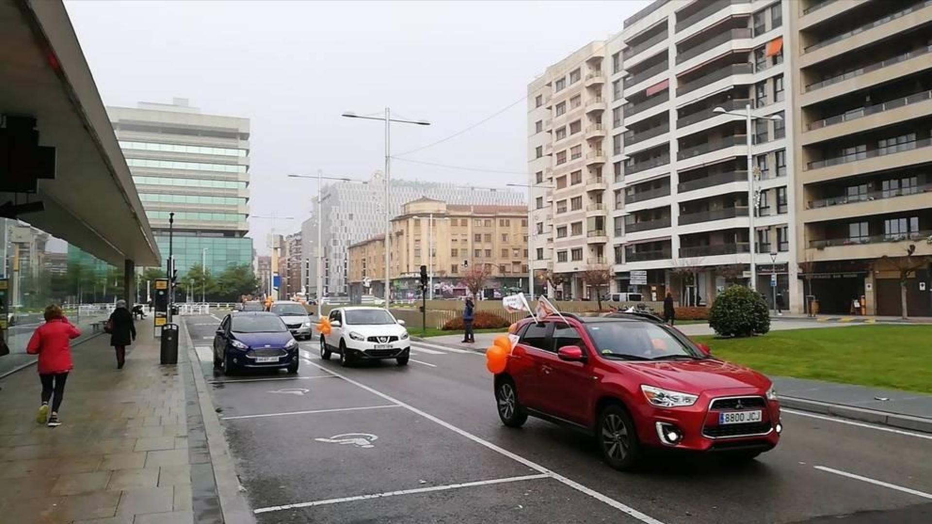 Unos 2.000 vehículos en la manifestación en Pamplona contra la 'ley Celaá'