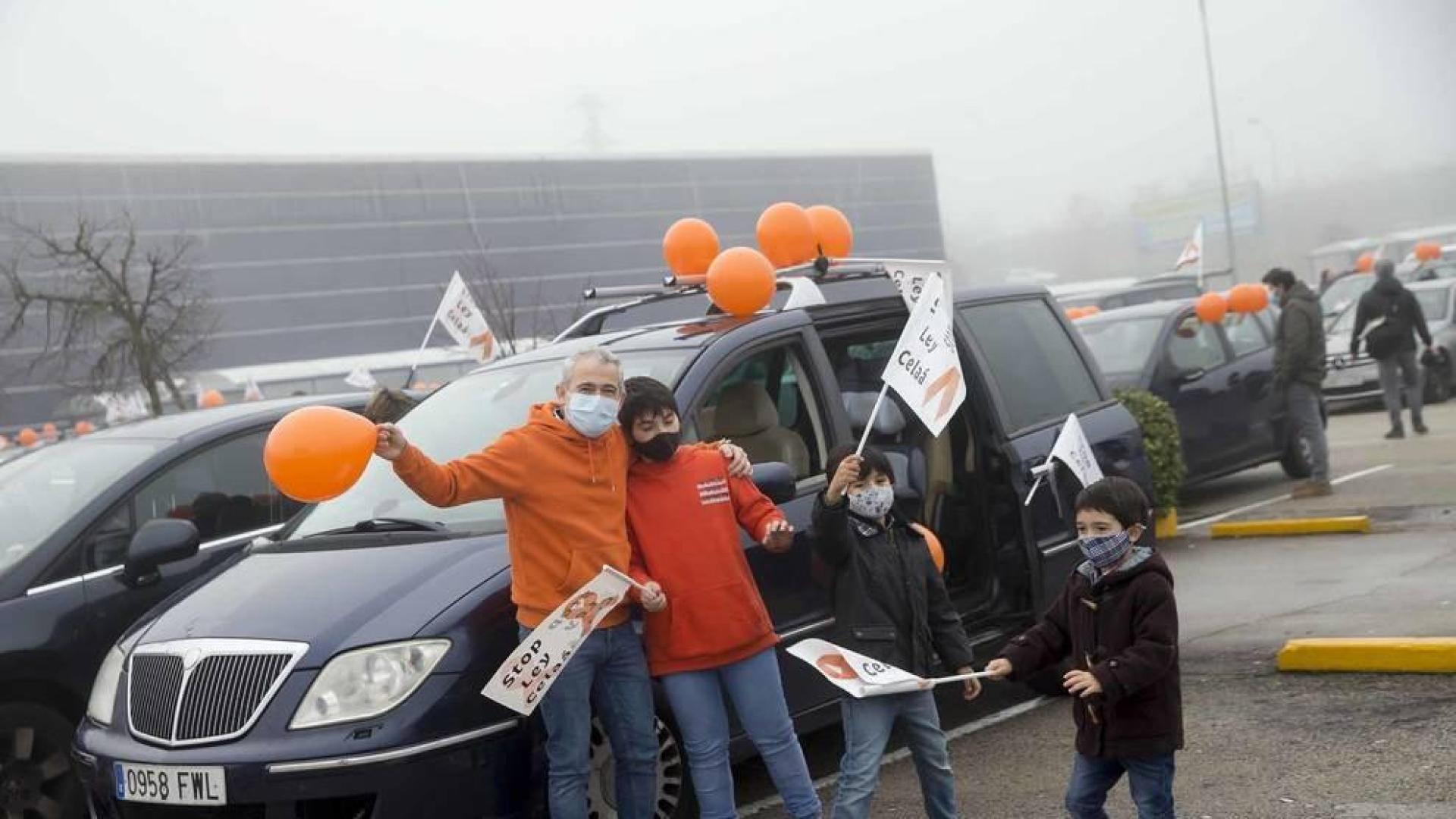 Unos 2.000 vehículos en la manifestación en Pamplona contra la 'ley Celaá'