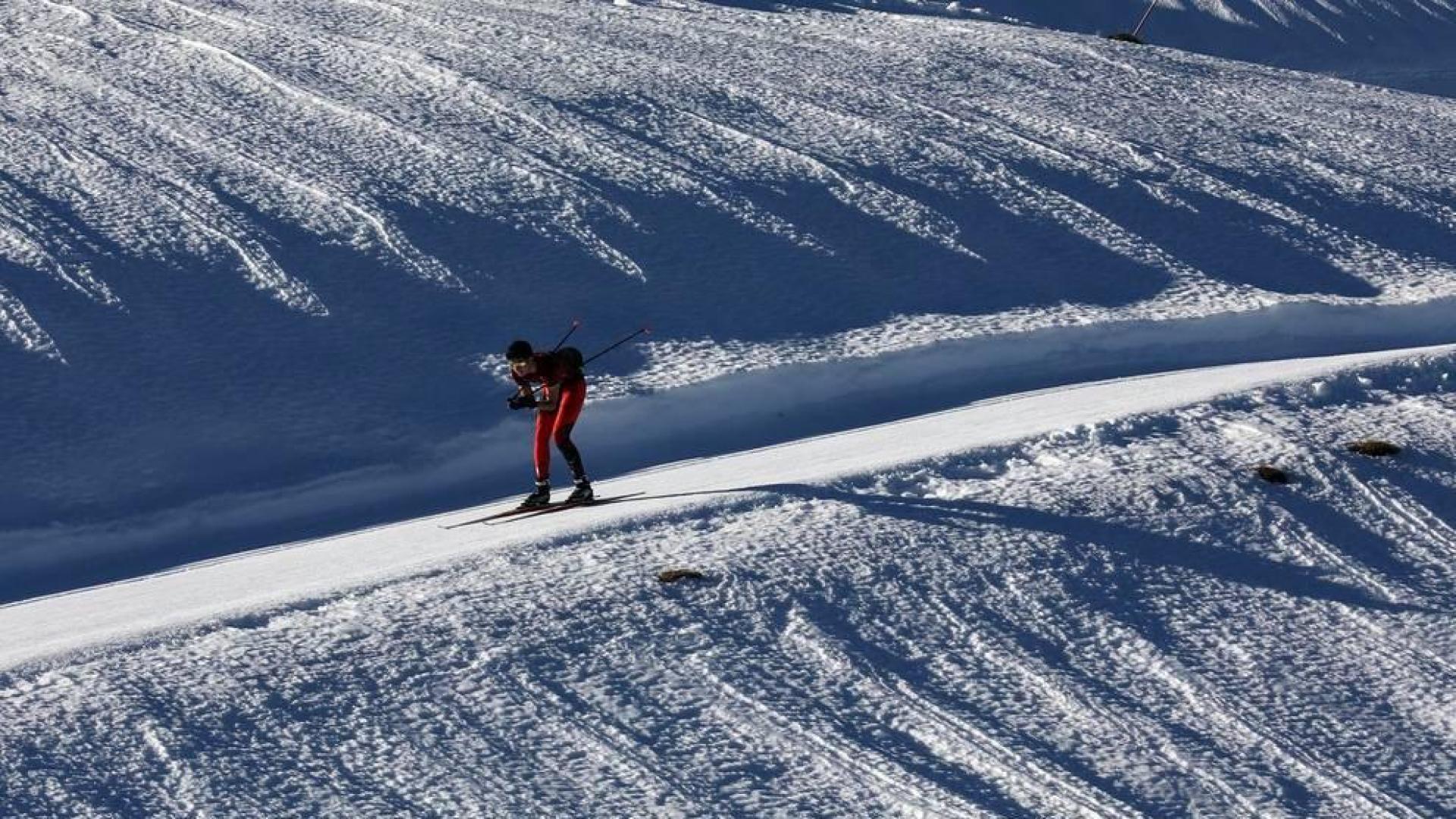 Los aficionados a los deportes de invierno pudieron disfrutar de la nieve con el primer día de las instalaciones este domingo 20 de diciembre.