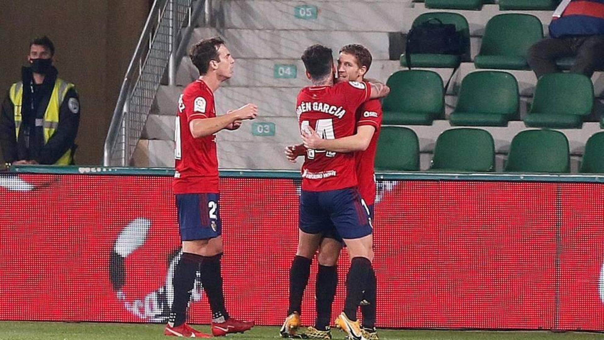 Galería de fotos del partido de LaLiga Santander entre Elche y Osasuna disputado en el Martínez Valero.