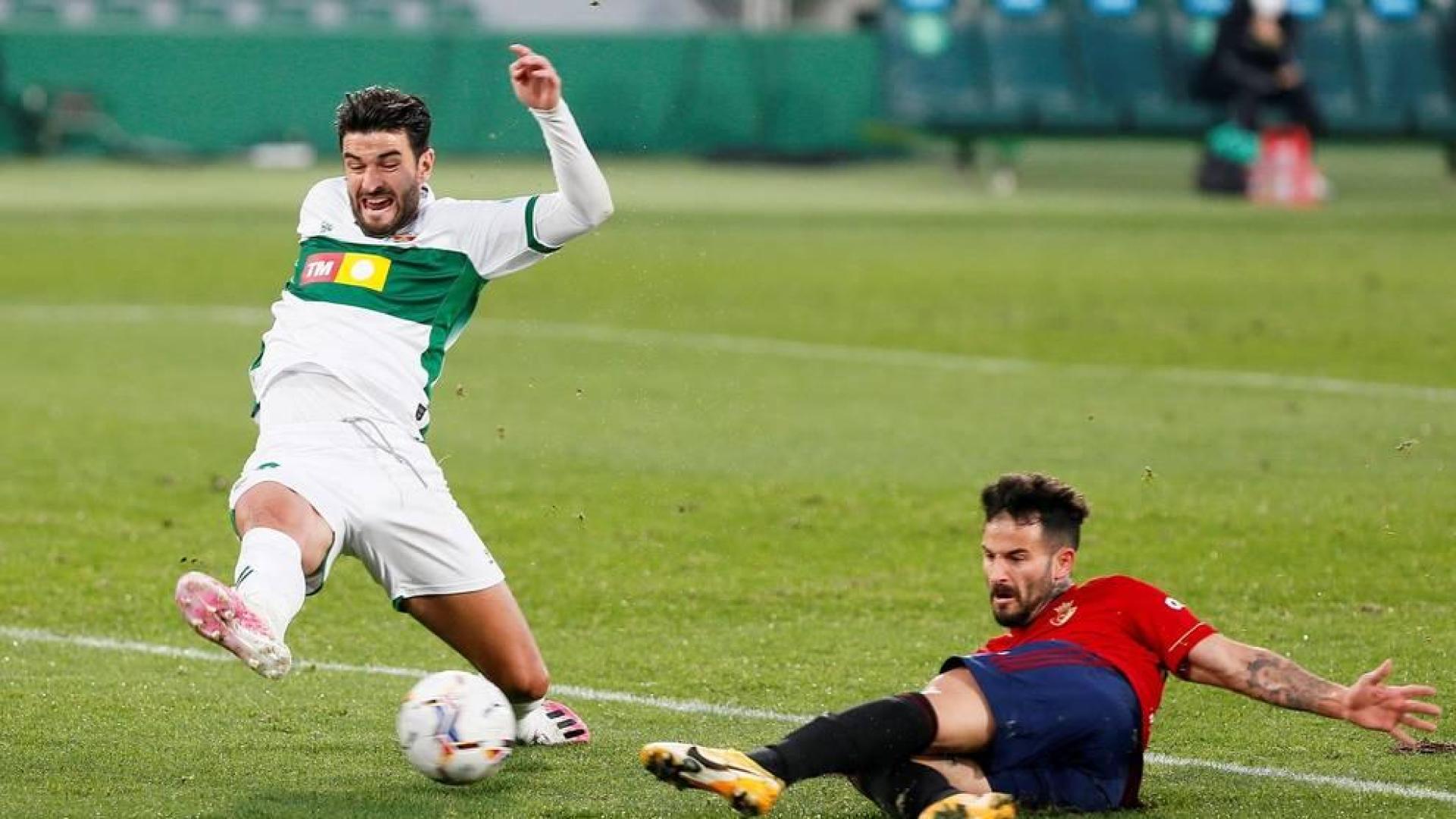 Galería de fotos del partido de LaLiga Santander entre Elche y Osasuna disputado en el Martínez Valero.