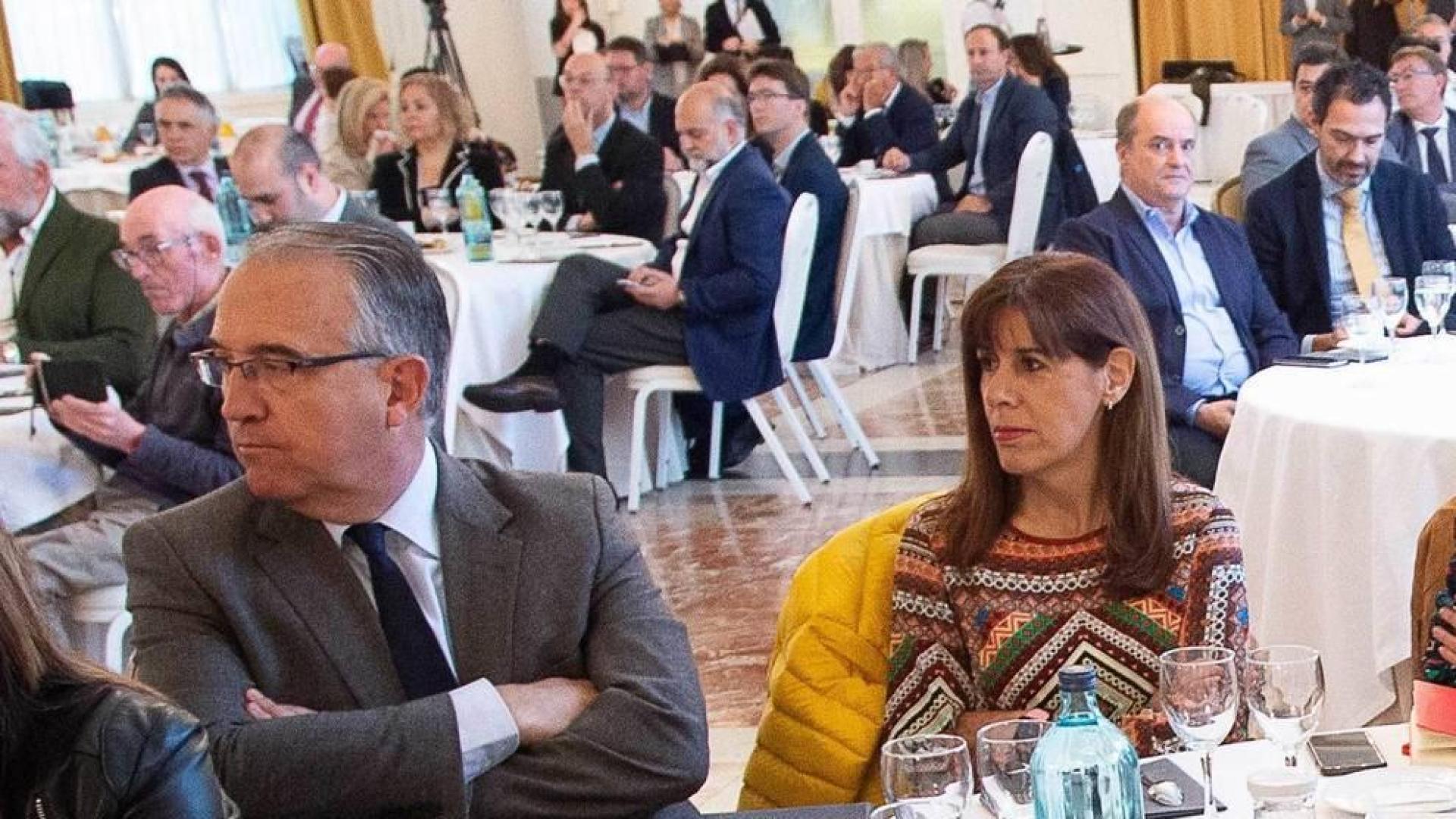 Maya y Esporrín, durante un desayuno informativo.