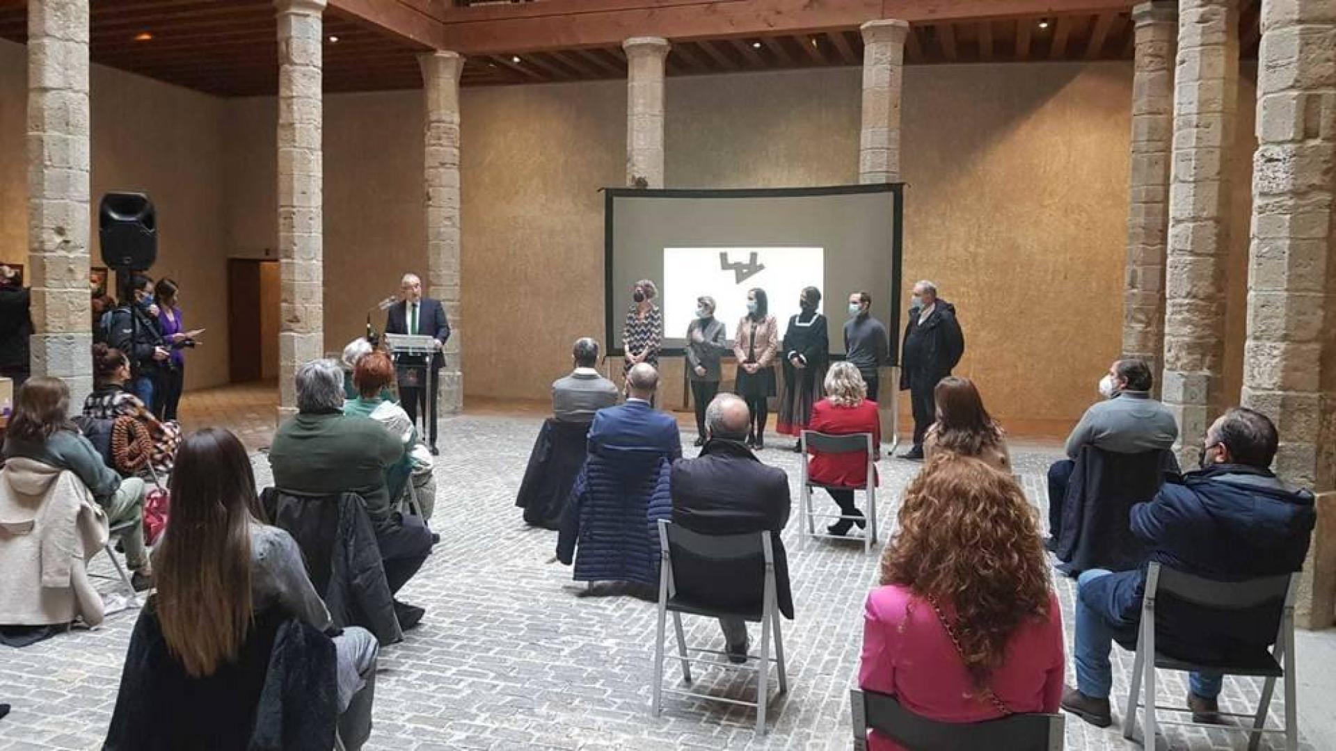 El escritor e investigador Fernando Hualde recibe el premio Txondorra