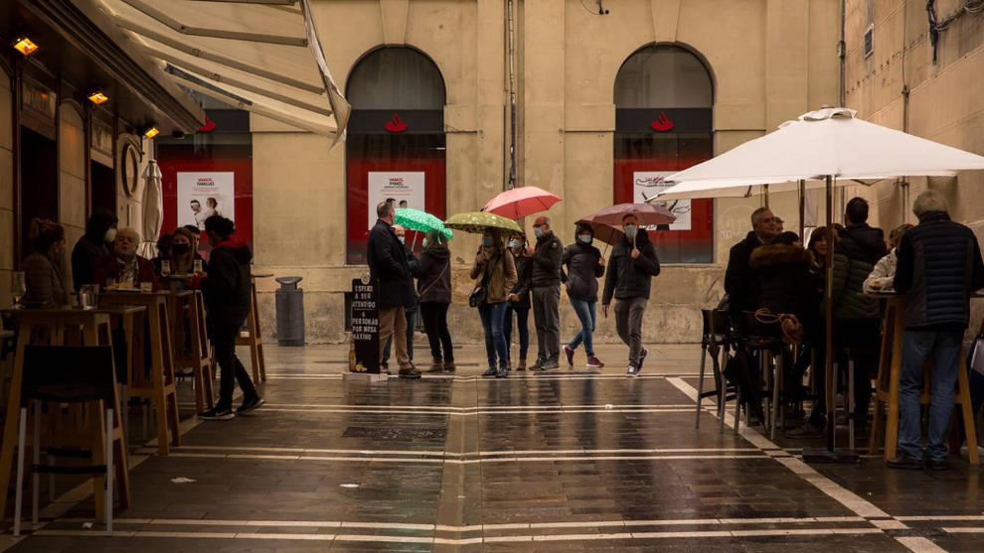 Navarra limita más los aforos y las reuniones públicas y privadas para frenar el coronavirus