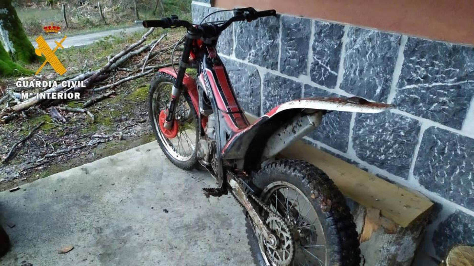 Sorprendidos 3 motoristas que circulaban cerca del espacio natural protegido de Mugakosoro
