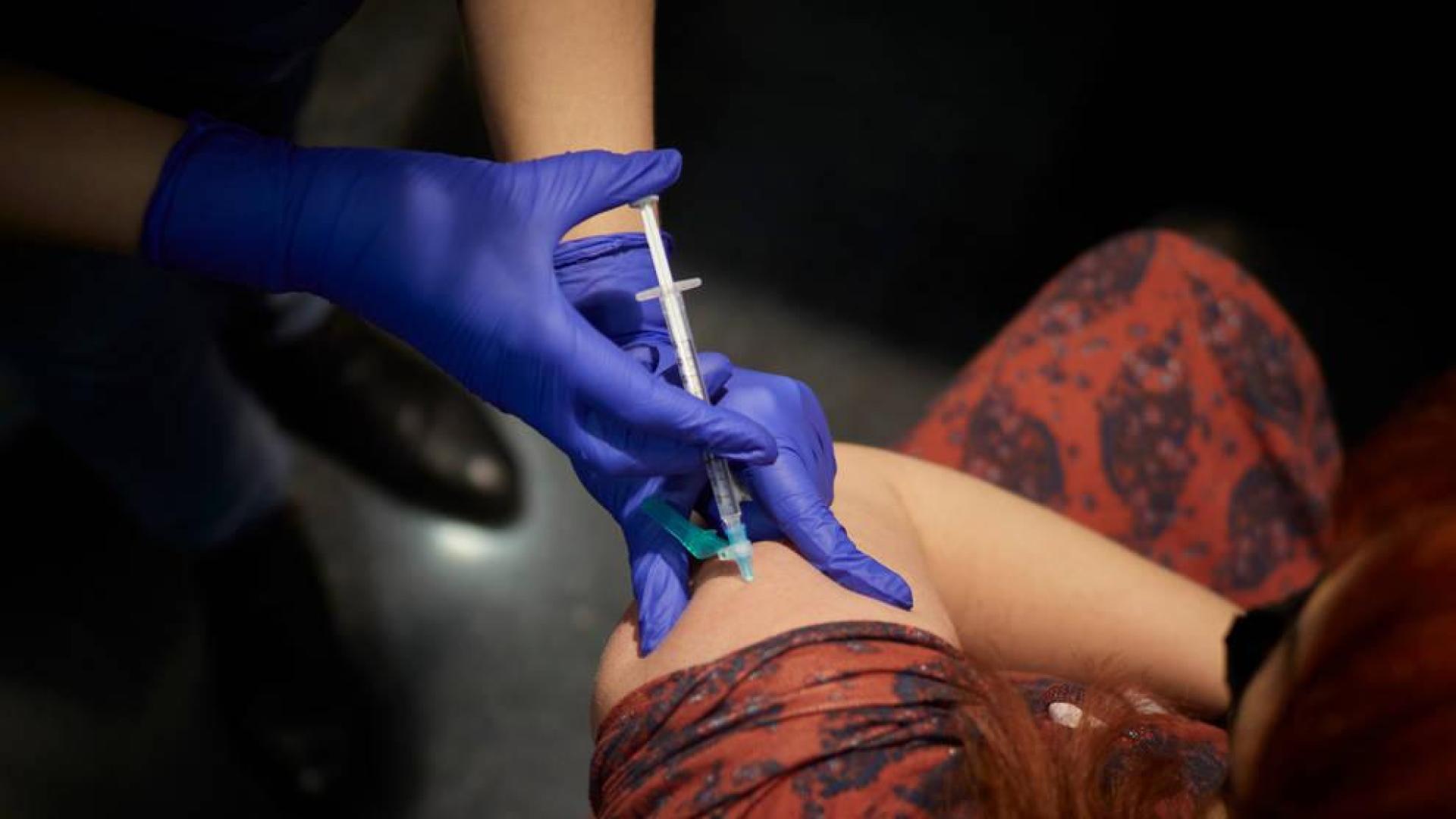 Sanidad notifica 14.089 nuevos casos y 320 muertes