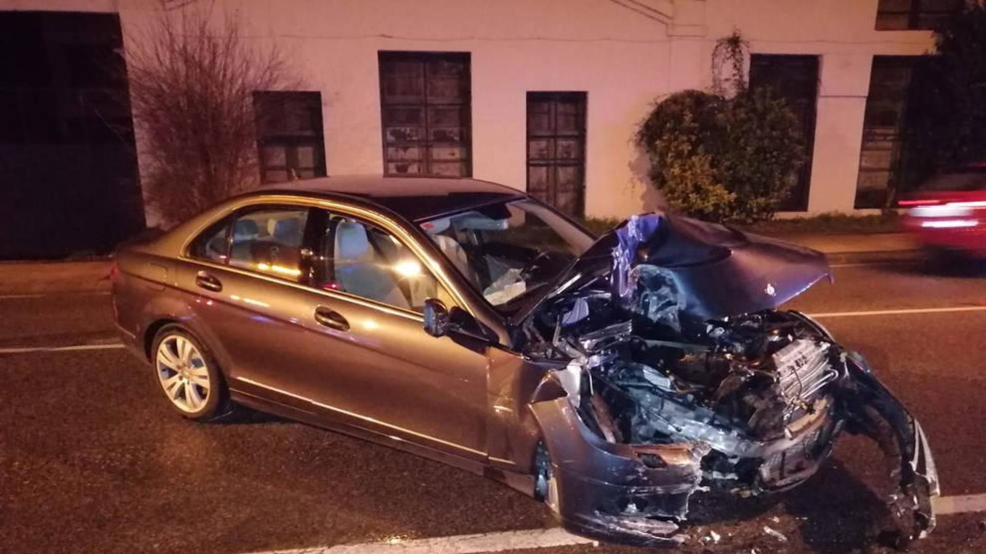 Tres heridos al chocarse un coche contra un muro en Estella