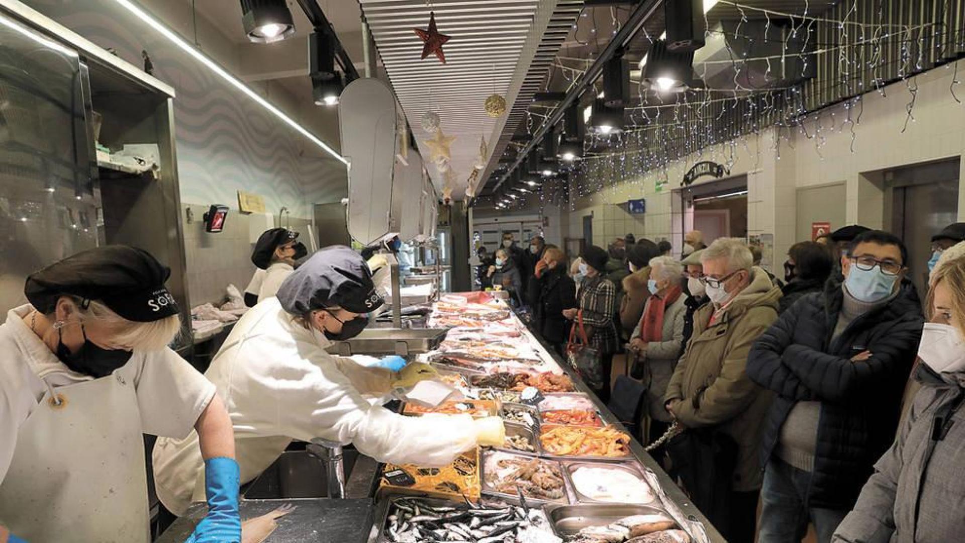 El besugo 'escala' a 90 euros el kilo y la merluza a 36 para Nochevieja