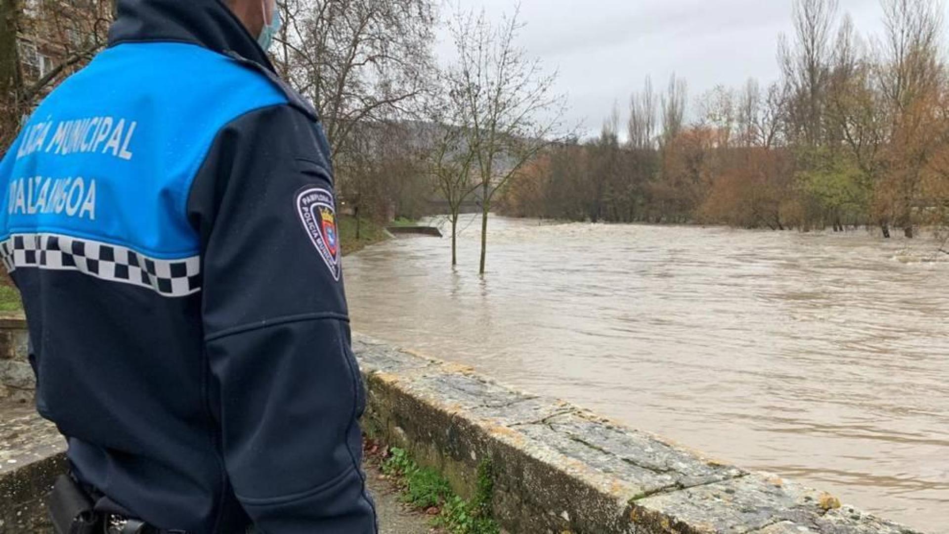 Policía Municipal cierra las pasarelas del Club Natación