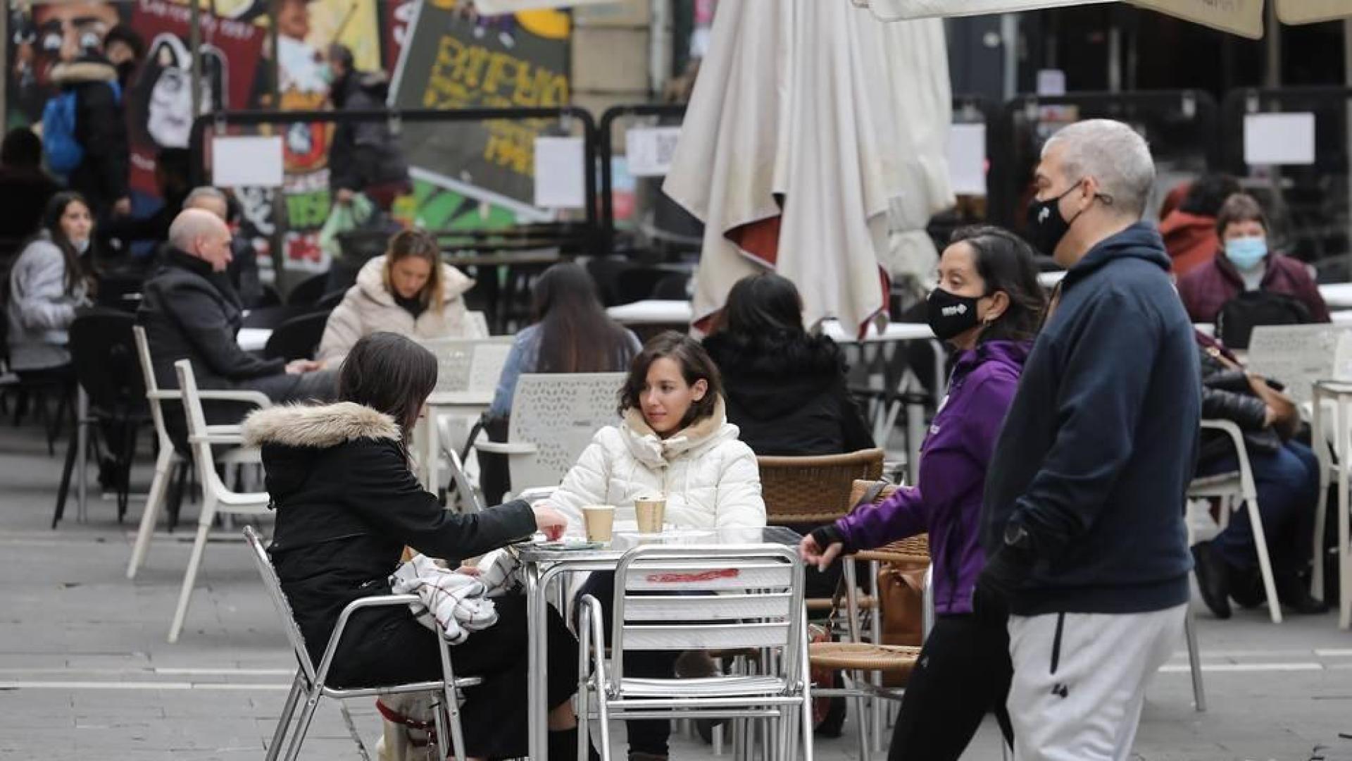 Barañáin, Pamplona, Estella y Tudela, así como el resto de la Comunidad foral, recibieron con visitantes la reapertura de las terrazas de los establecimientos hosteleros este jueves, 26 de noviembre.