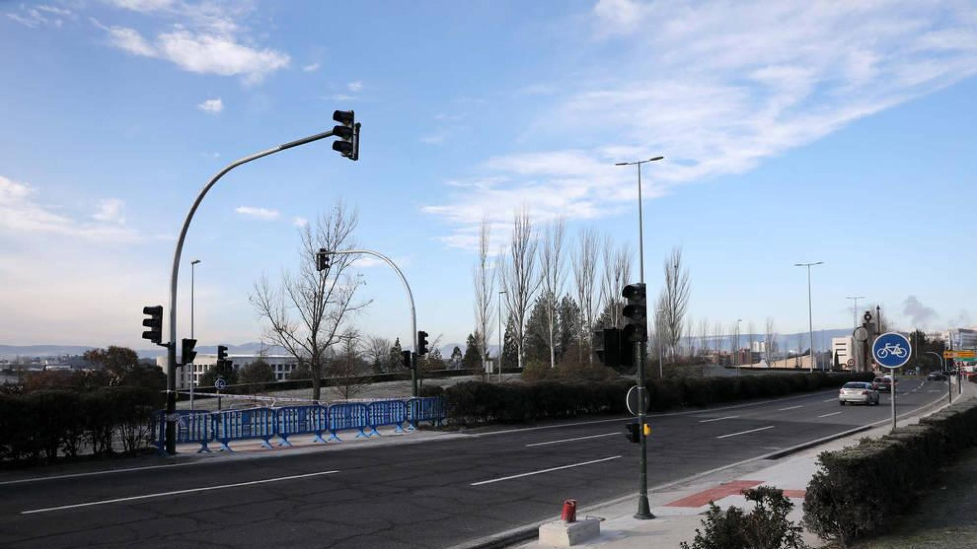 Los semáforos de la avenida de Navarra, operativos este mes