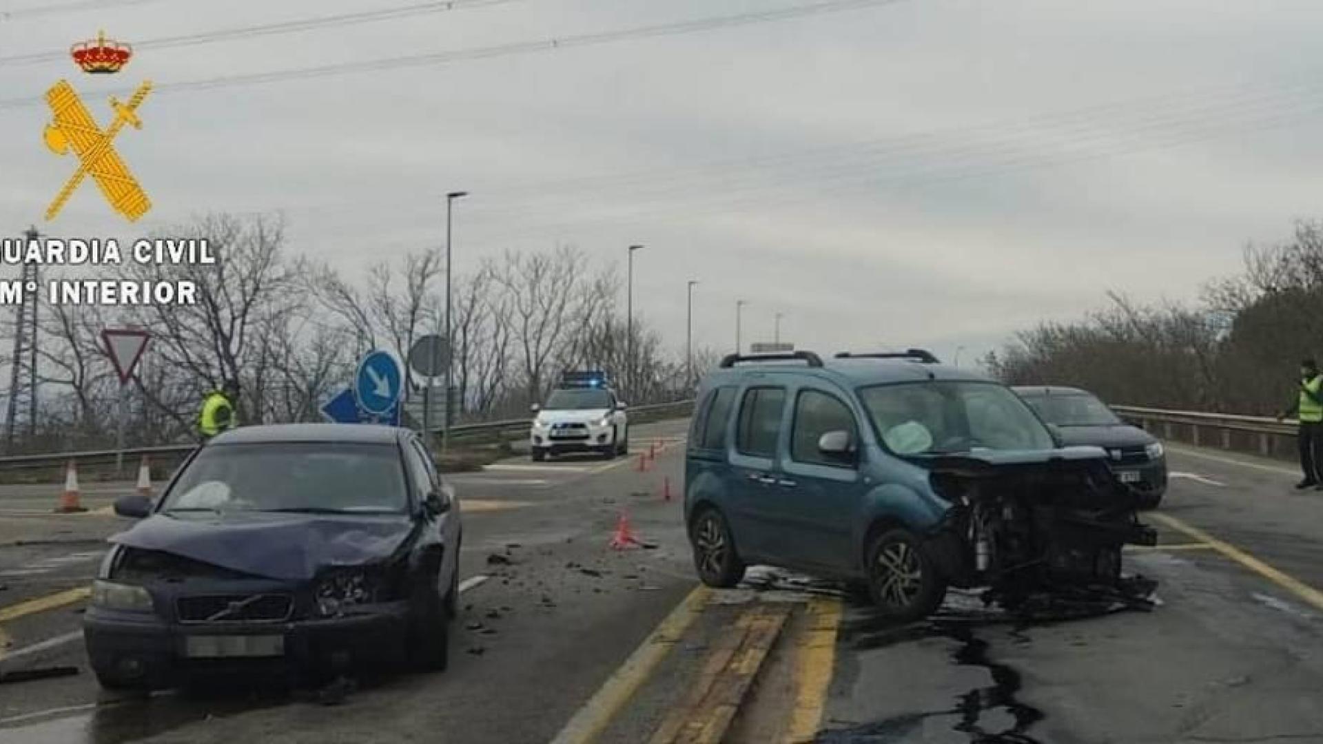 Colisión entre dos vehículos sin heridos en Marcilla