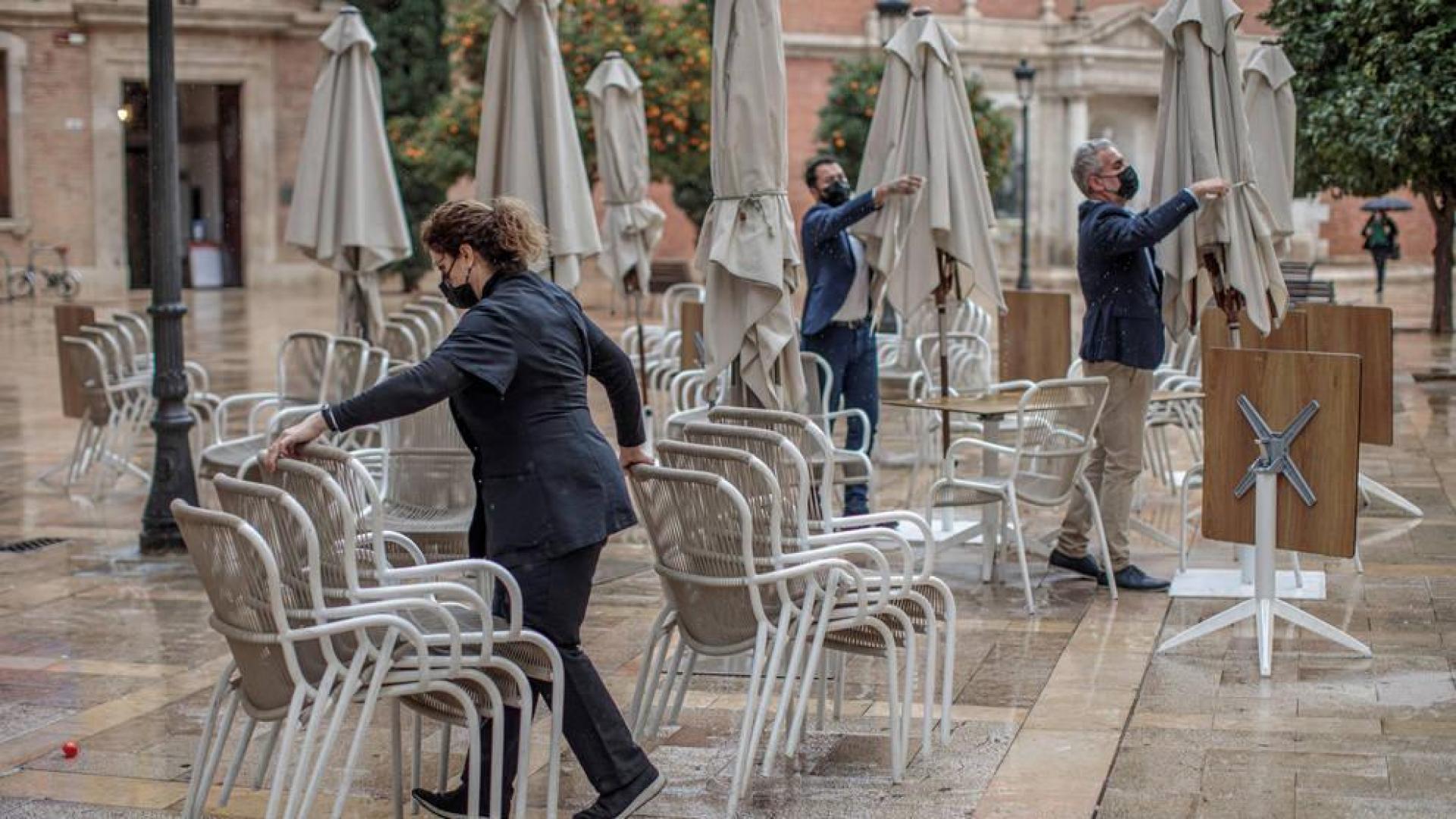 Sanidad registra 25.456 casos y 199 fallecidos, mientras la incidencia se sitúa en 350