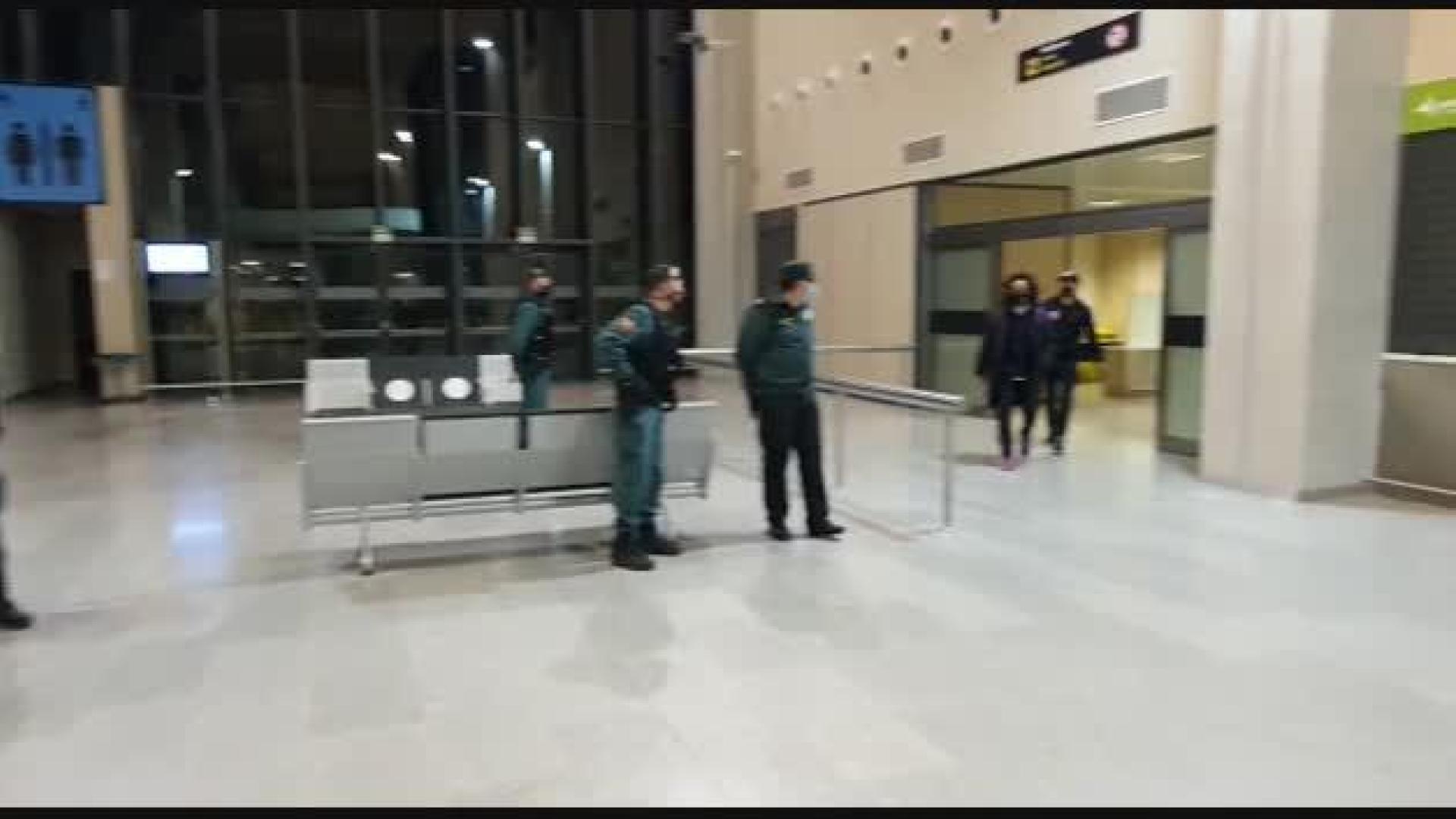 Vídeo: El Real Madrid aterriza en el aeropuerto de Pamplona