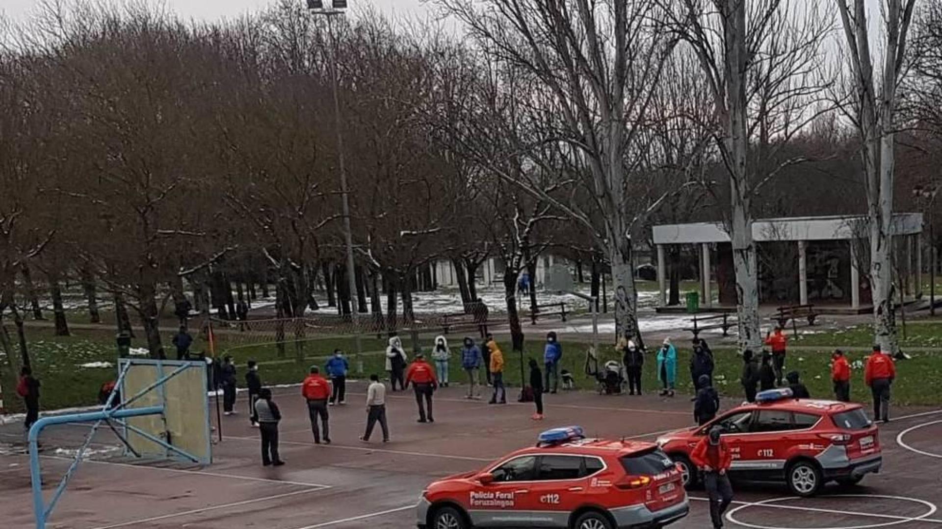 Denunciadas 37 personas por jugar a voleibol en Pamplona