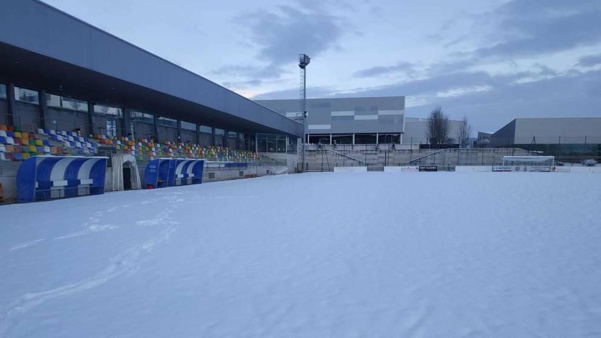 El campo de la Mutilvera, cubierto por la nieve.