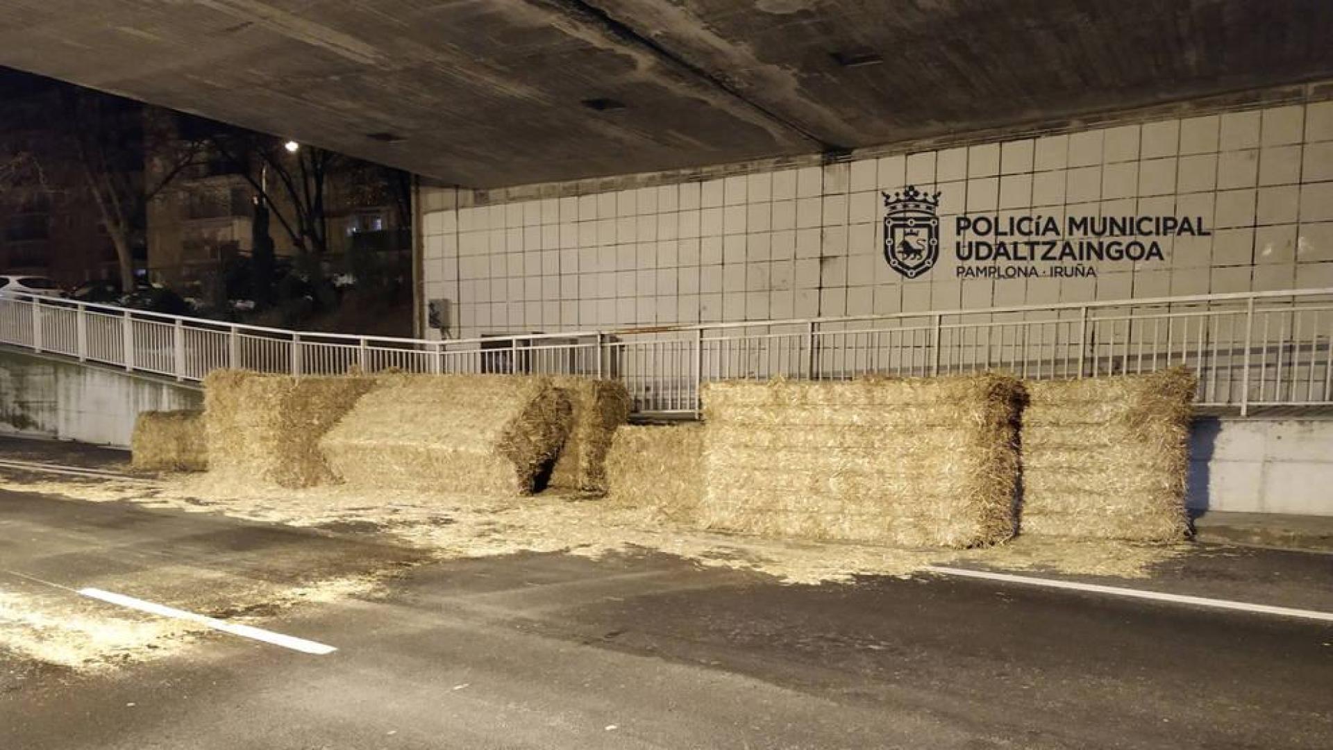 Las pacas de paja, bajo el puente de San Jorge.