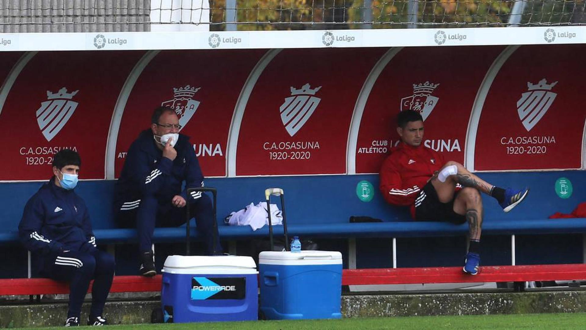 El delantero de Osasuna 'Chimy' Ávila pasa la mitad del túnel